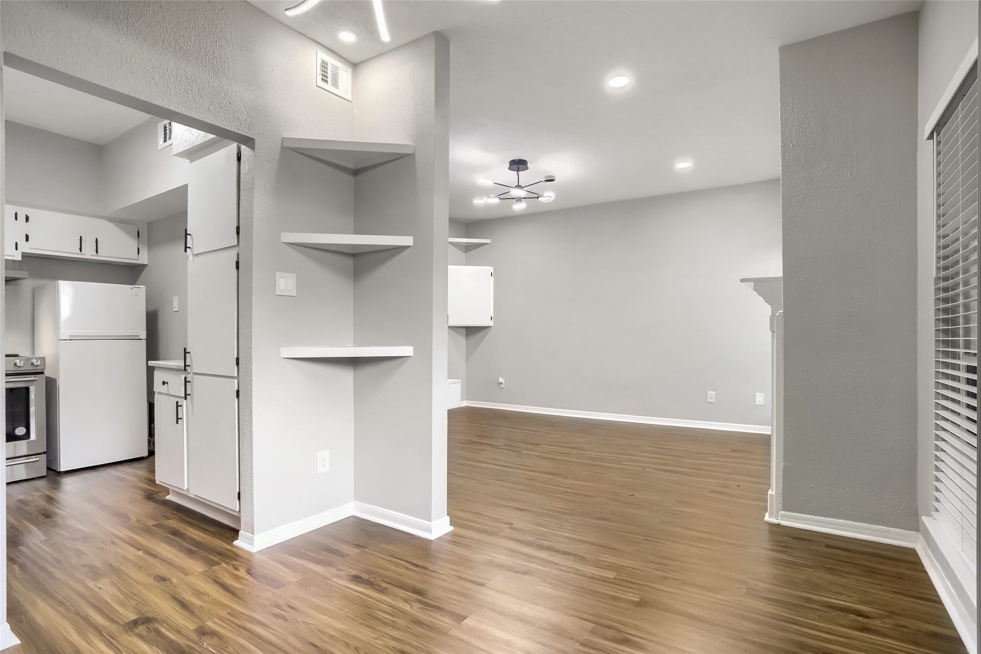 1818 Augusta Drive, #13, Houston, TX 77057 Updated Lighting & Flooring. Corner Shelving in Dining