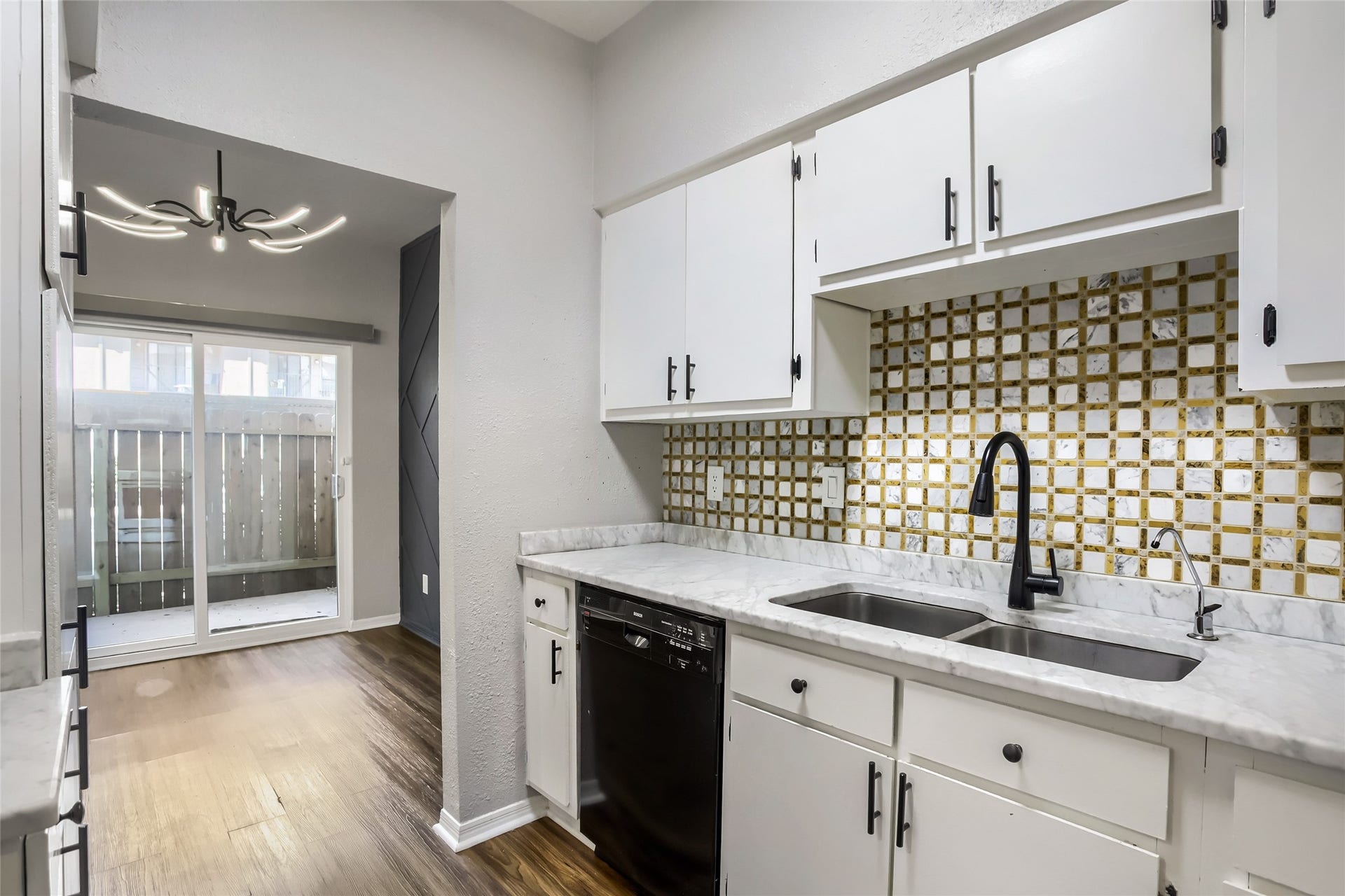 1818 Augusta Drive, #13, Houston, TX 77057 1818 Augusta Drive, #13, Houston, TX 77057