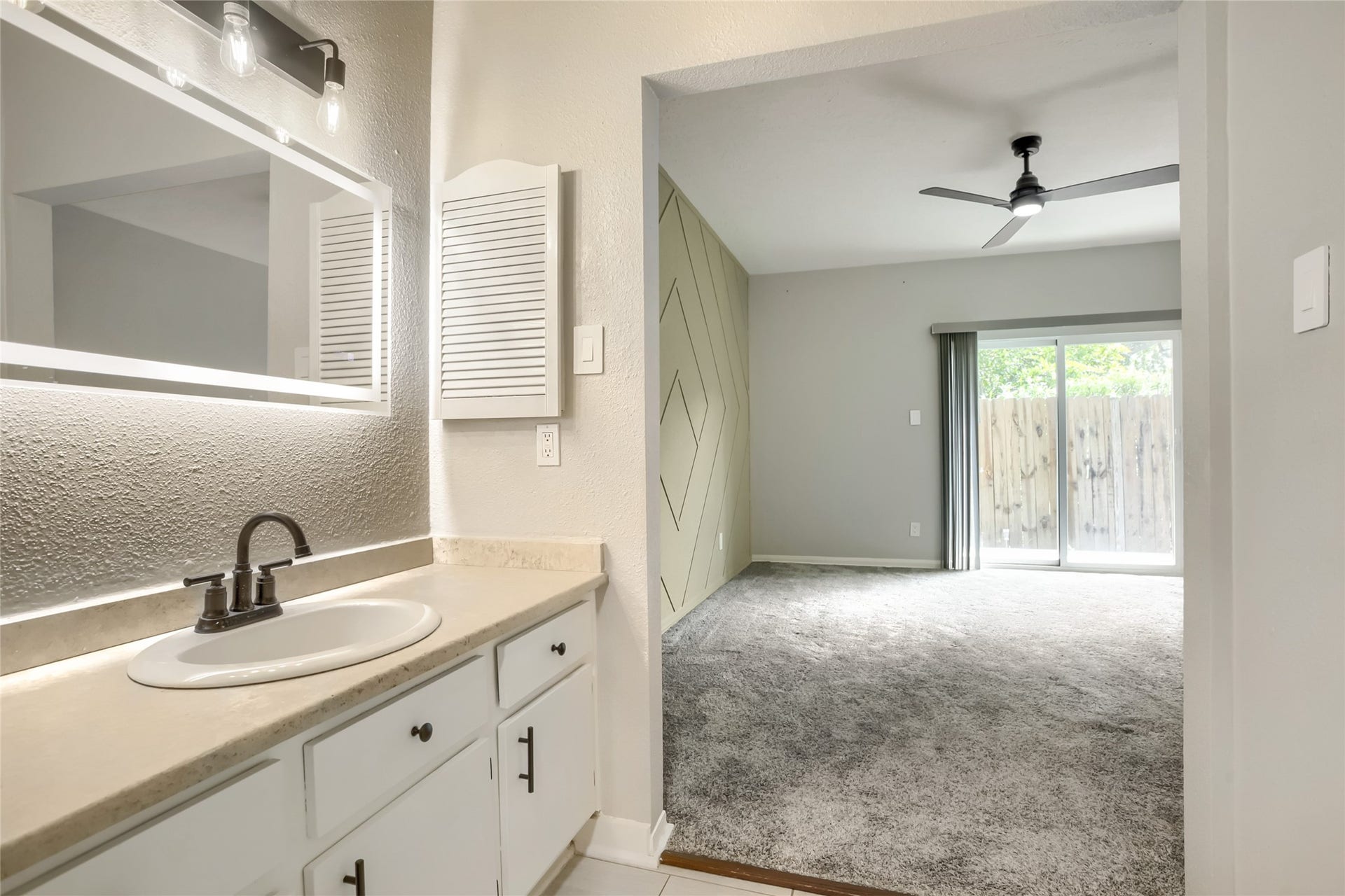 1818 Augusta Drive, #13, Houston, TX 77057 Dimmable Backlit Led Vanity Mirror, Oversized L Shaped Primary Closet on the Right