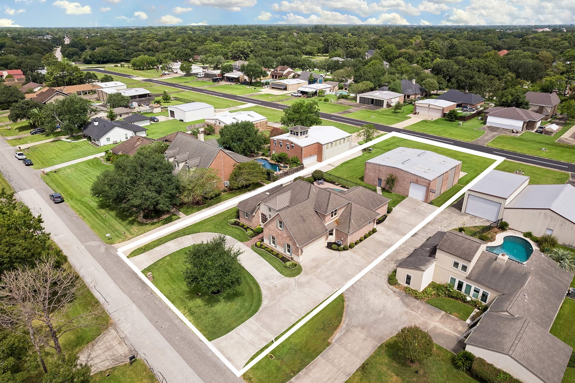 2103 Airline Drive, Friendswood, TX 77546 2103 Airline Drive, Friendswood, TX 77546