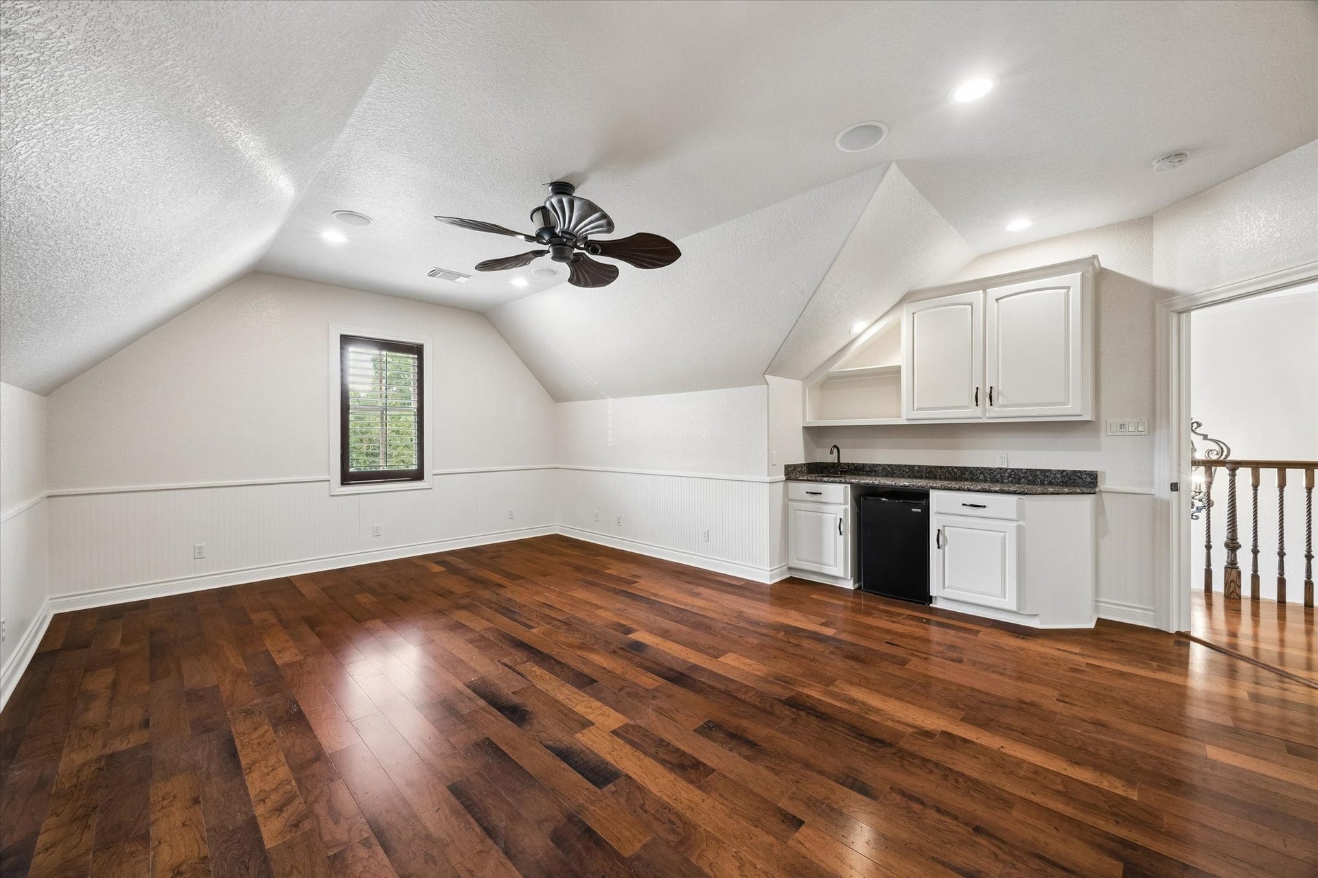 2103 Airline Drive, Friendswood, TX 77546 2103 Airline Drive, Friendswood, TX 77546