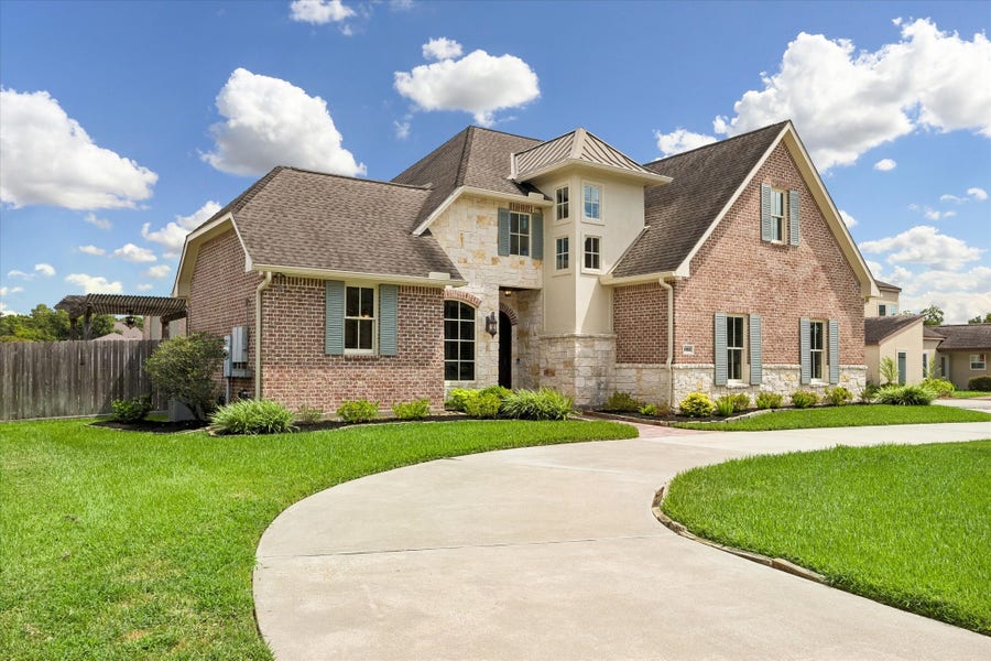 Property photo for 2103 Airline Drive, Friendswood, TX
