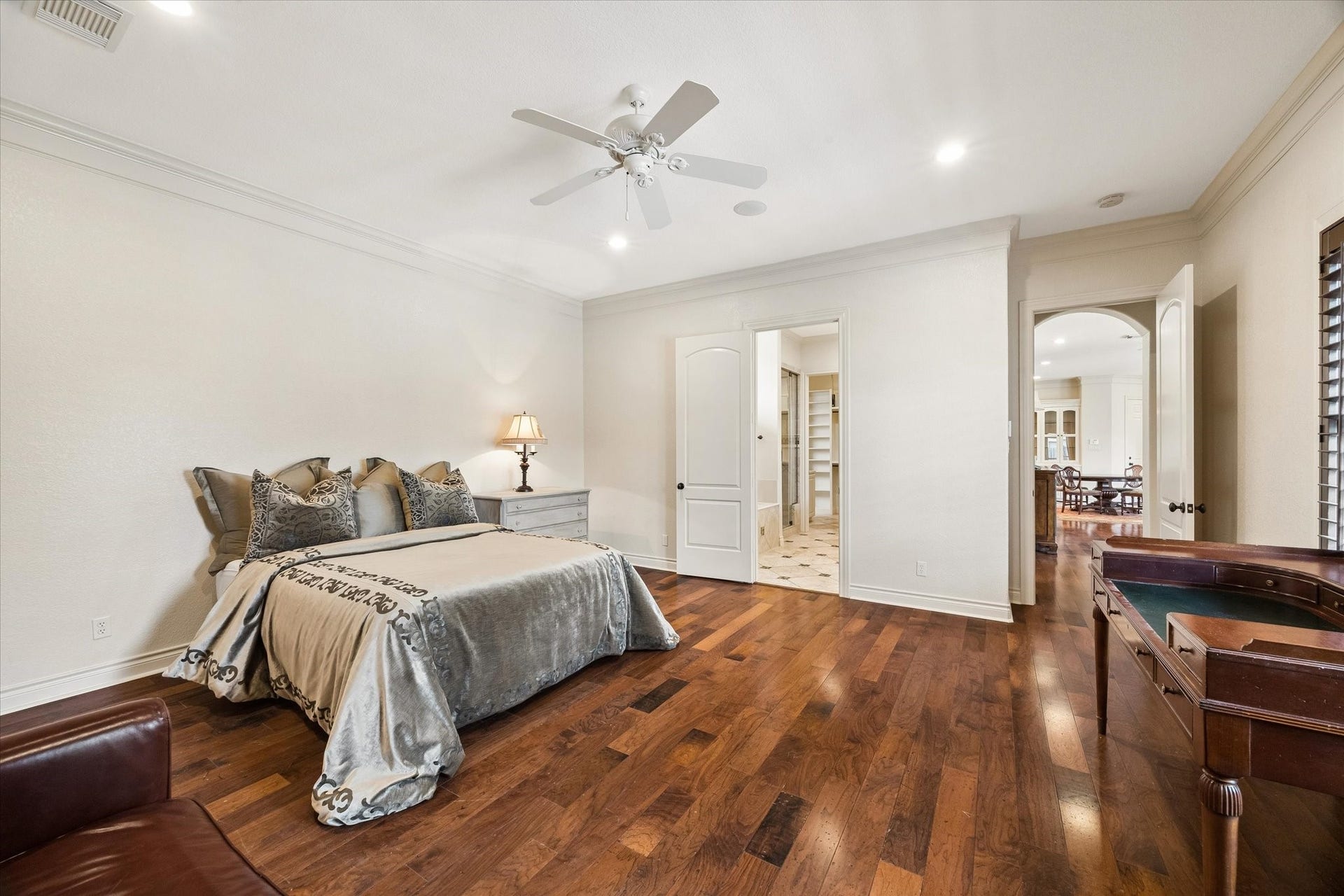 2103 Airline Drive, Friendswood, TX 77546 2103 Airline Drive, Friendswood, TX 77546