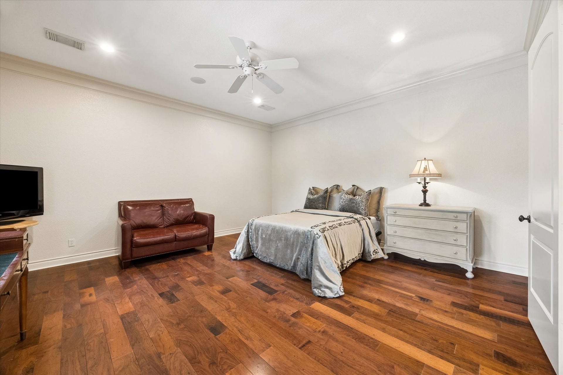 2103 Airline Drive, Friendswood, TX 77546 2103 Airline Drive, Friendswood, TX 77546