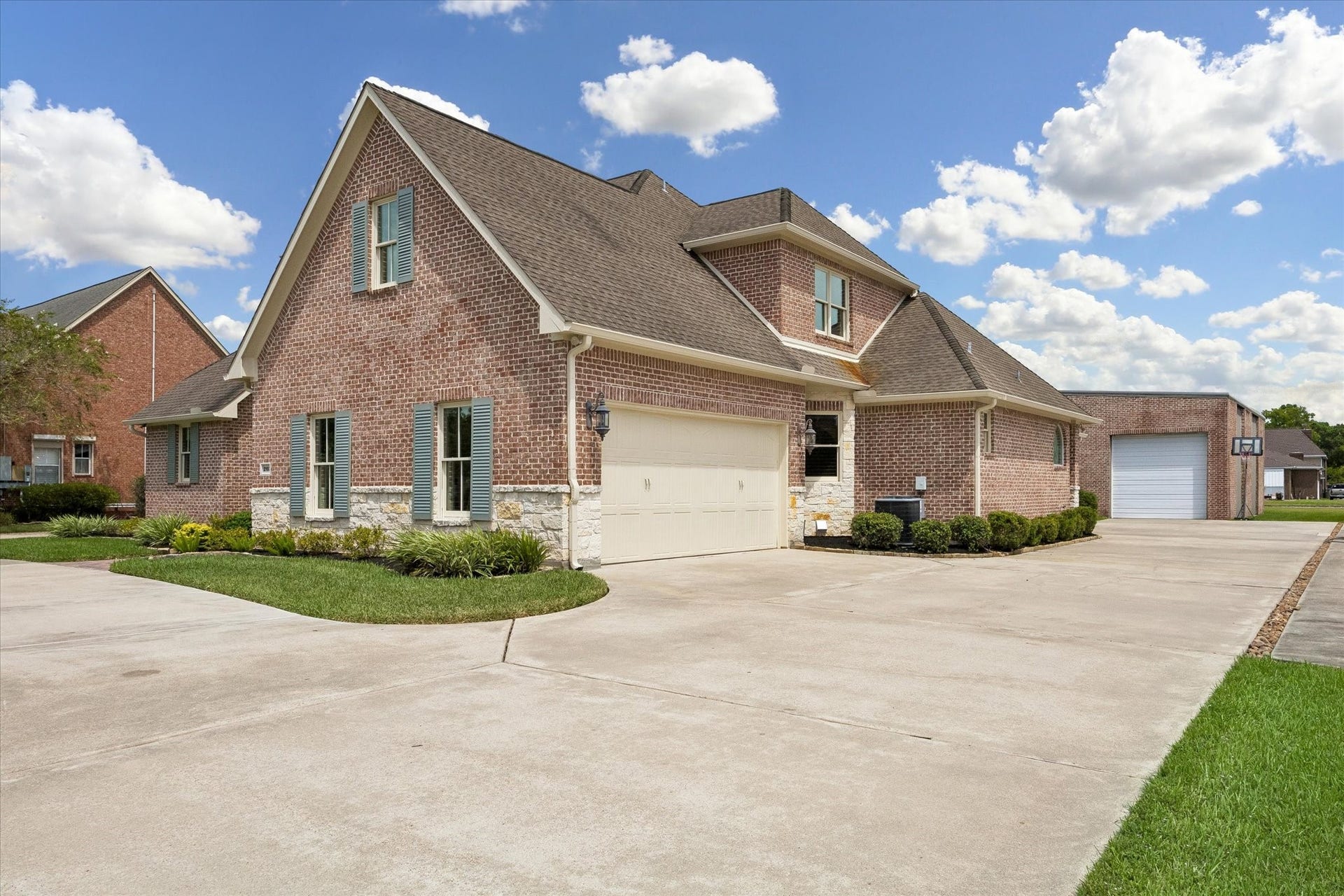 2103 Airline Drive, Friendswood, TX 77546 2103 Airline Drive, Friendswood, TX 77546