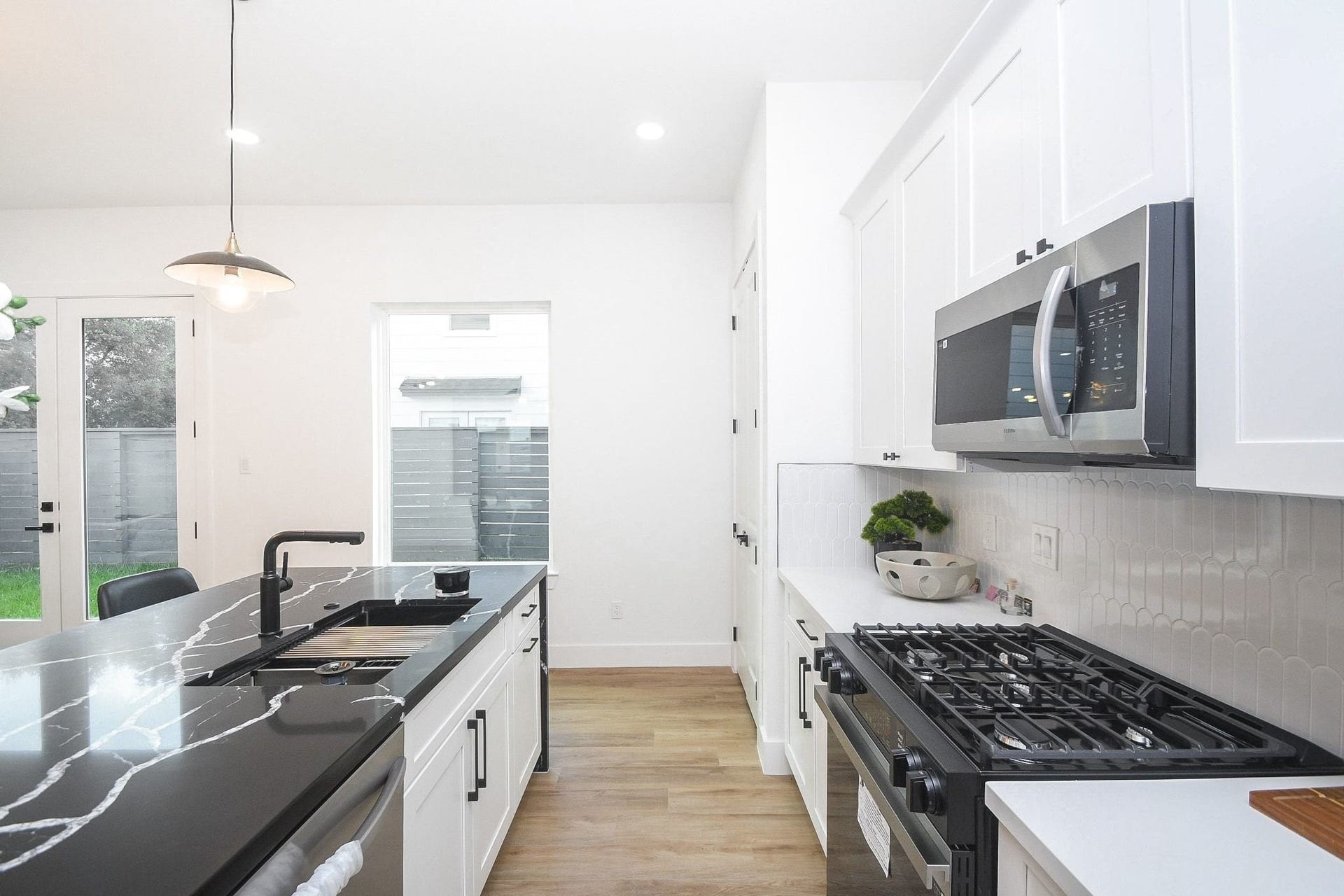 6541 Sealey Street, Houston, TX 77091 6541 Sealey Street, Houston, TX 77091