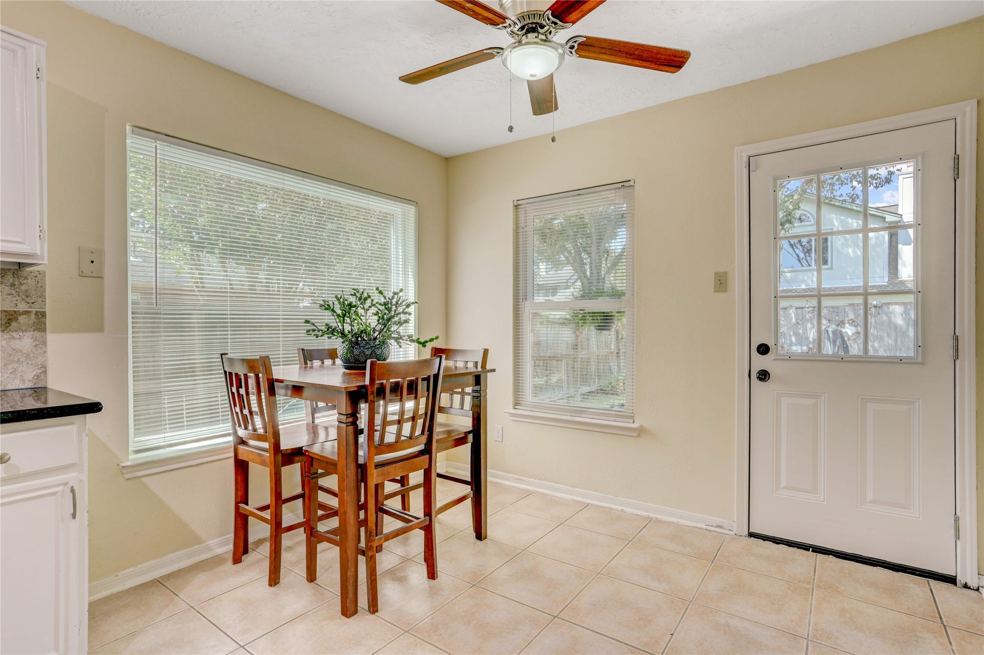 2513 Hadley Circle, Sugar Land, TX 77478 2513 Hadley Circle, Sugar Land, TX 77478