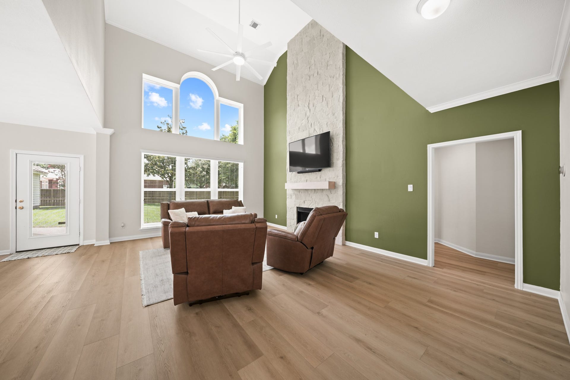 403 Trail Head Street, Friendswood, TX 77546 The heart of the home, this elegant living space seamlessly blends comfort and sophistication, creating the perfect setting for gathering with family and friends.
