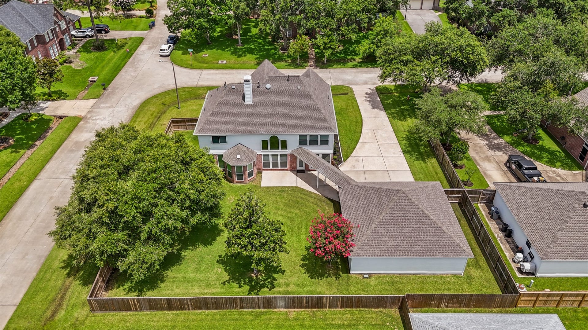 403 Trail Head Street, Friendswood, TX 77546 Oversized detached garage providing an extended driveway and plenty of backyard for your dream pool.