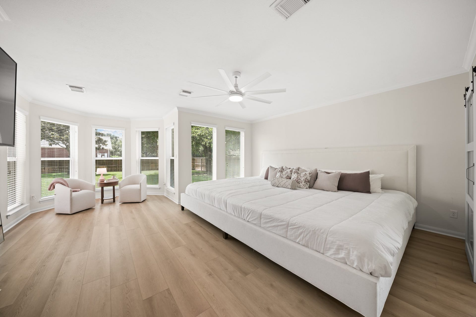 403 Trail Head Street, Friendswood, TX 77546 A true private retreat, this oversized primary suite offers exceptional scale and comfort, easily accommodating an Alaskan king bed with room to spare for a sitting area or additional furnishings.