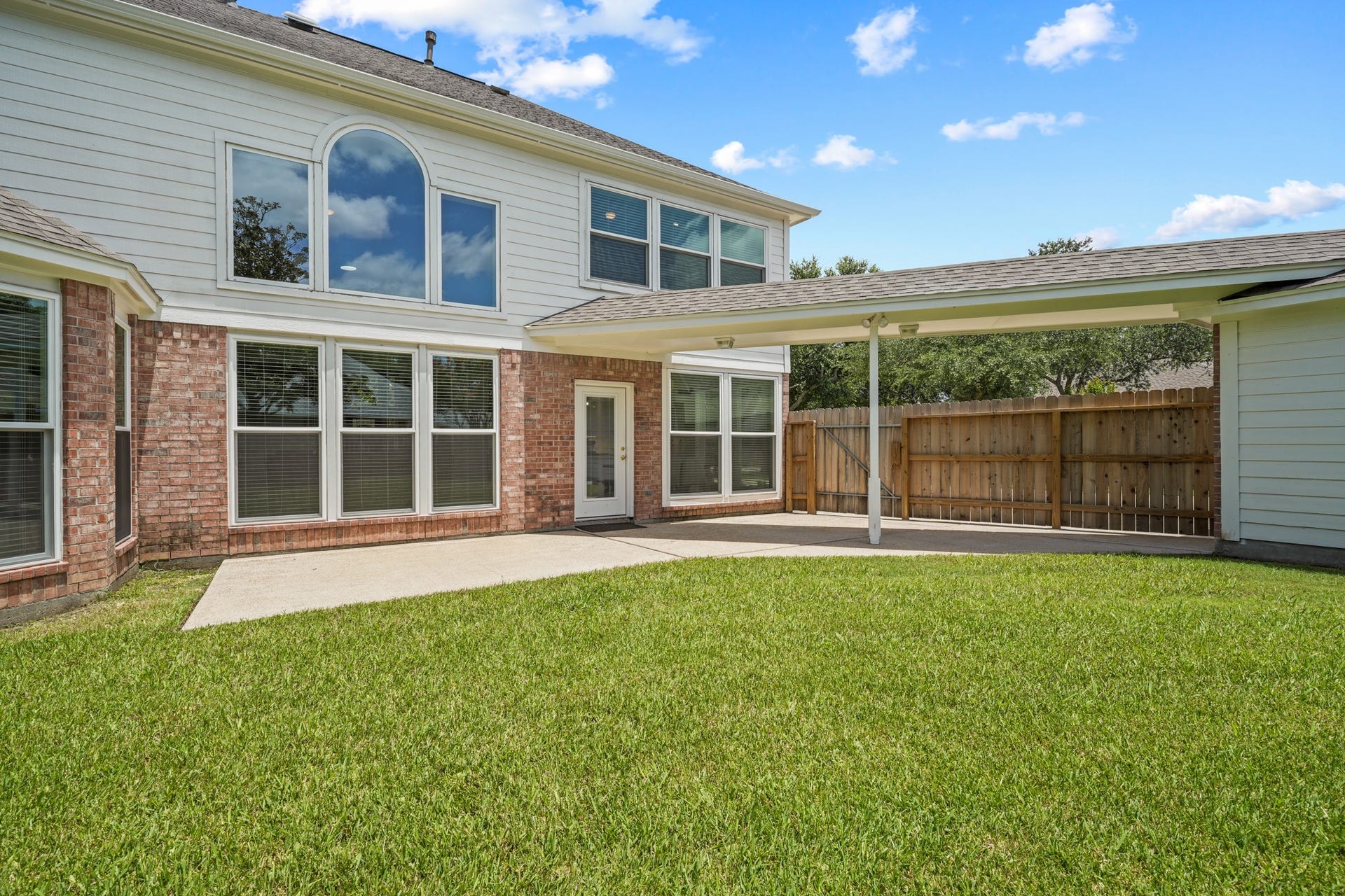 403 Trail Head Street, Friendswood, TX 77546 Large backyard