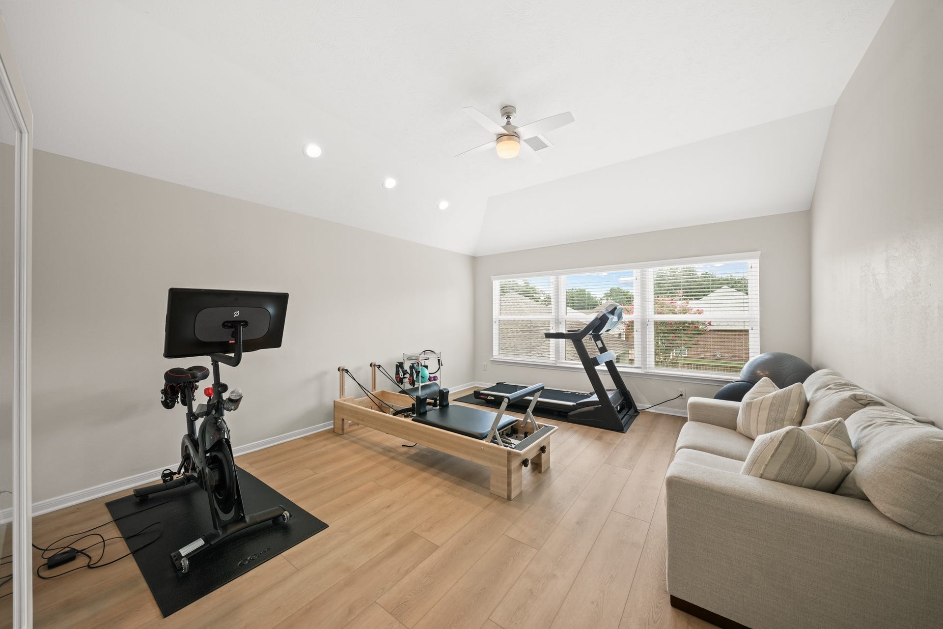 403 Trail Head Street, Friendswood, TX 77546 Versatile flex space ideal for a home gym, media room, playroom, or office.