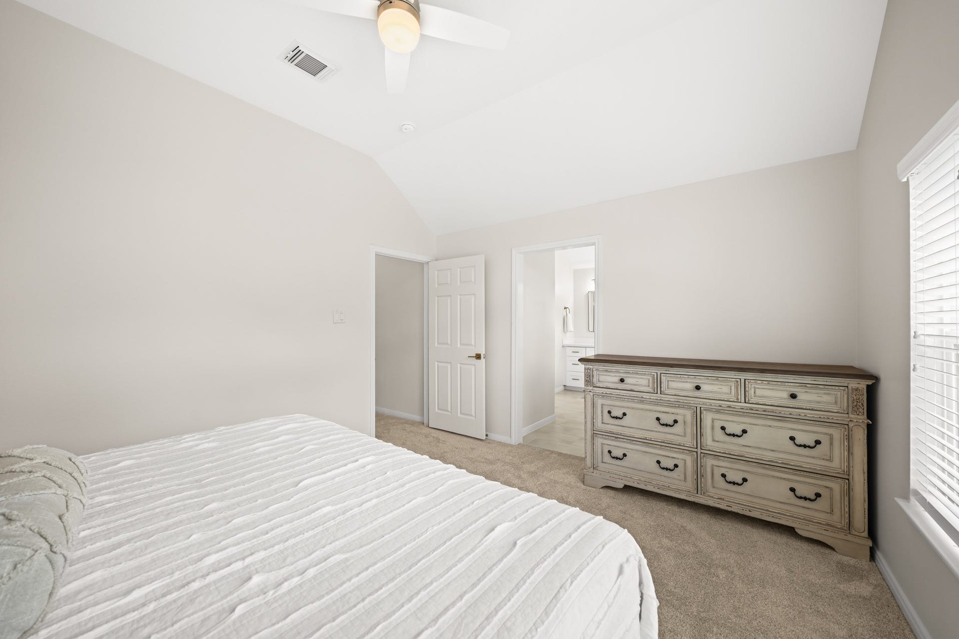 403 Trail Head Street, Friendswood, TX 77546 Bedroom 2