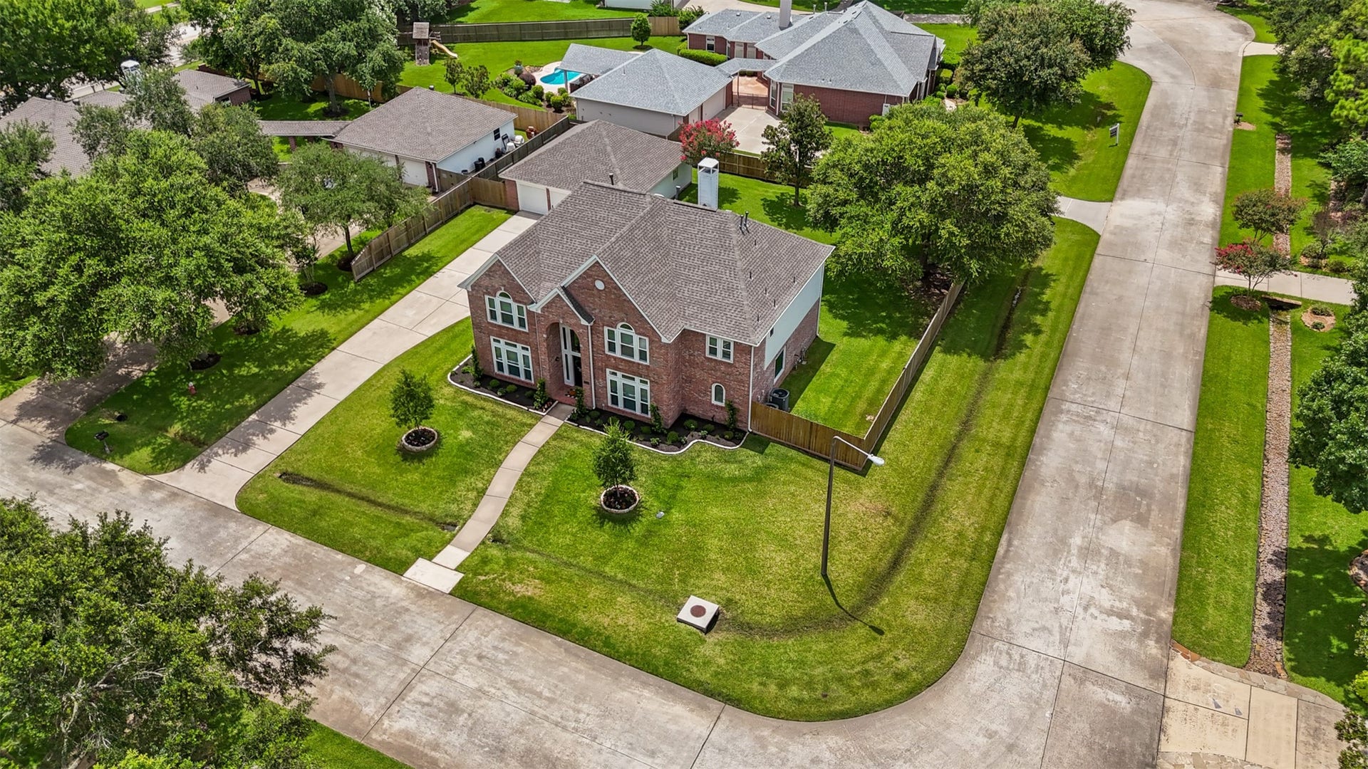 403 Trail Head Street, Friendswood, TX 77546 Looking for an oversized corner lot in The Forest with award-winning Friendswood ISD? Welcome to 403 Trail Head Street.