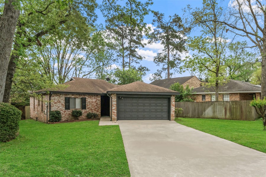 Property photo for 25 Shady Oak Lane, Conroe, TX