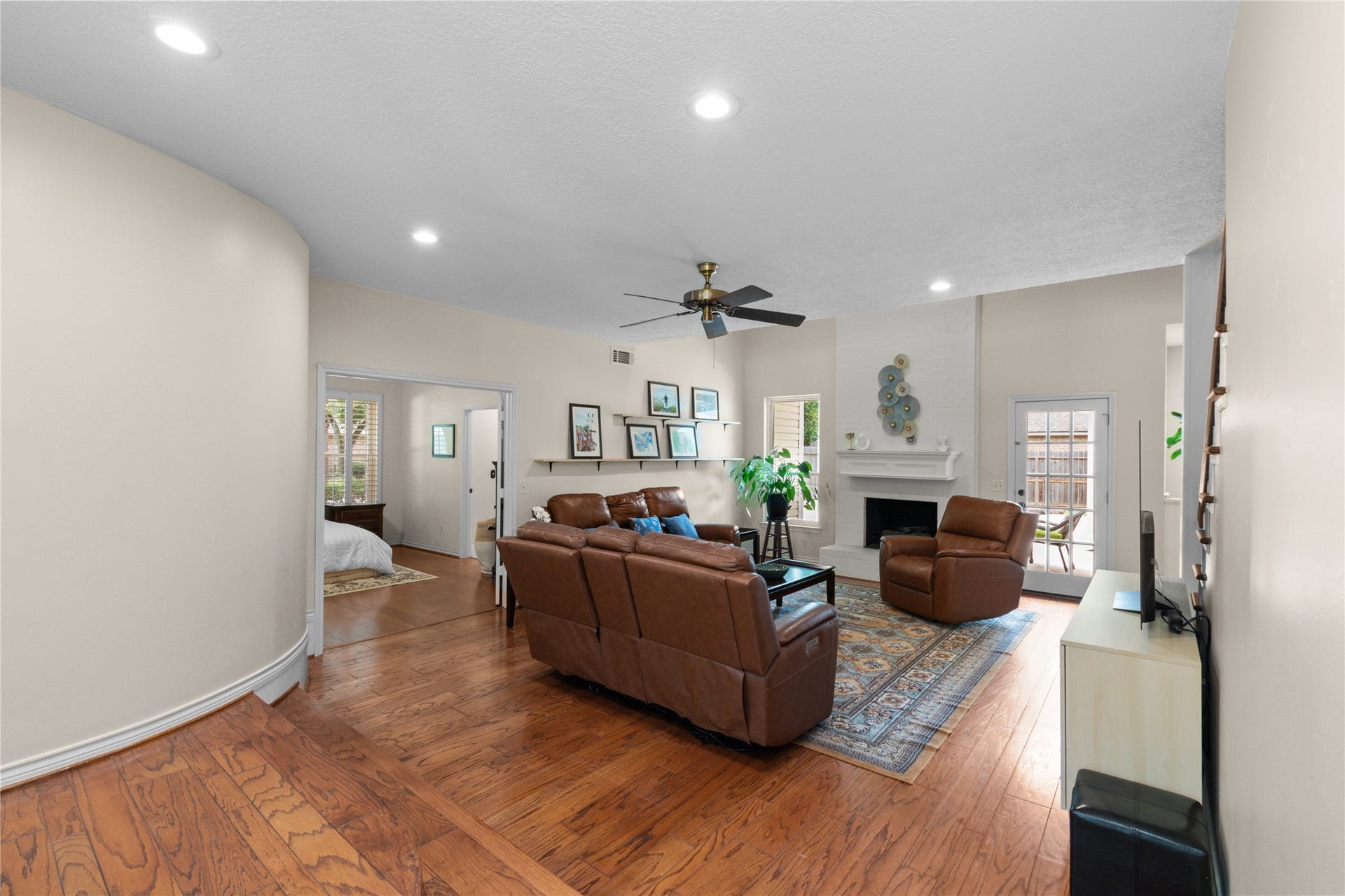 3 Dunlin Meadow Court, The Woodlands, TX 77381 3 Dunlin Meadow Court, The Woodlands, TX 77381