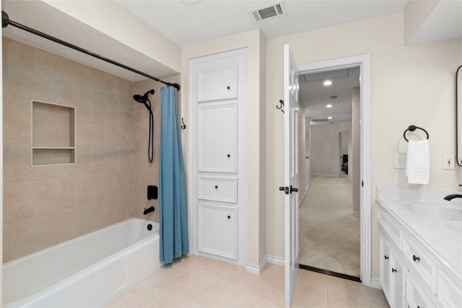 3 Dunlin Meadow Court, The Woodlands, TX 77381 3 Dunlin Meadow Court, The Woodlands, TX 77381