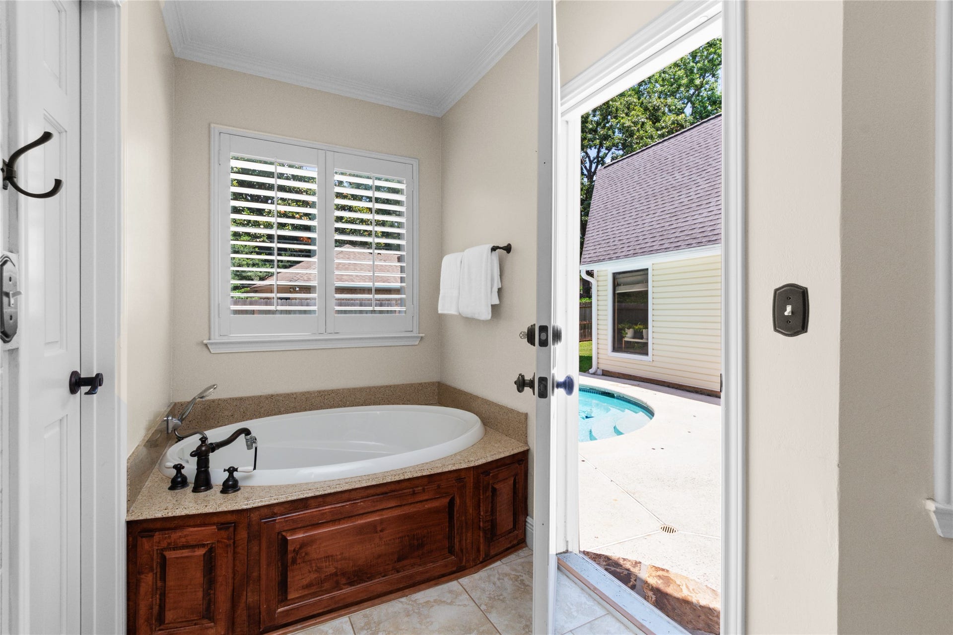 3 Dunlin Meadow Court, The Woodlands, TX 77381 3 Dunlin Meadow Court, The Woodlands, TX 77381