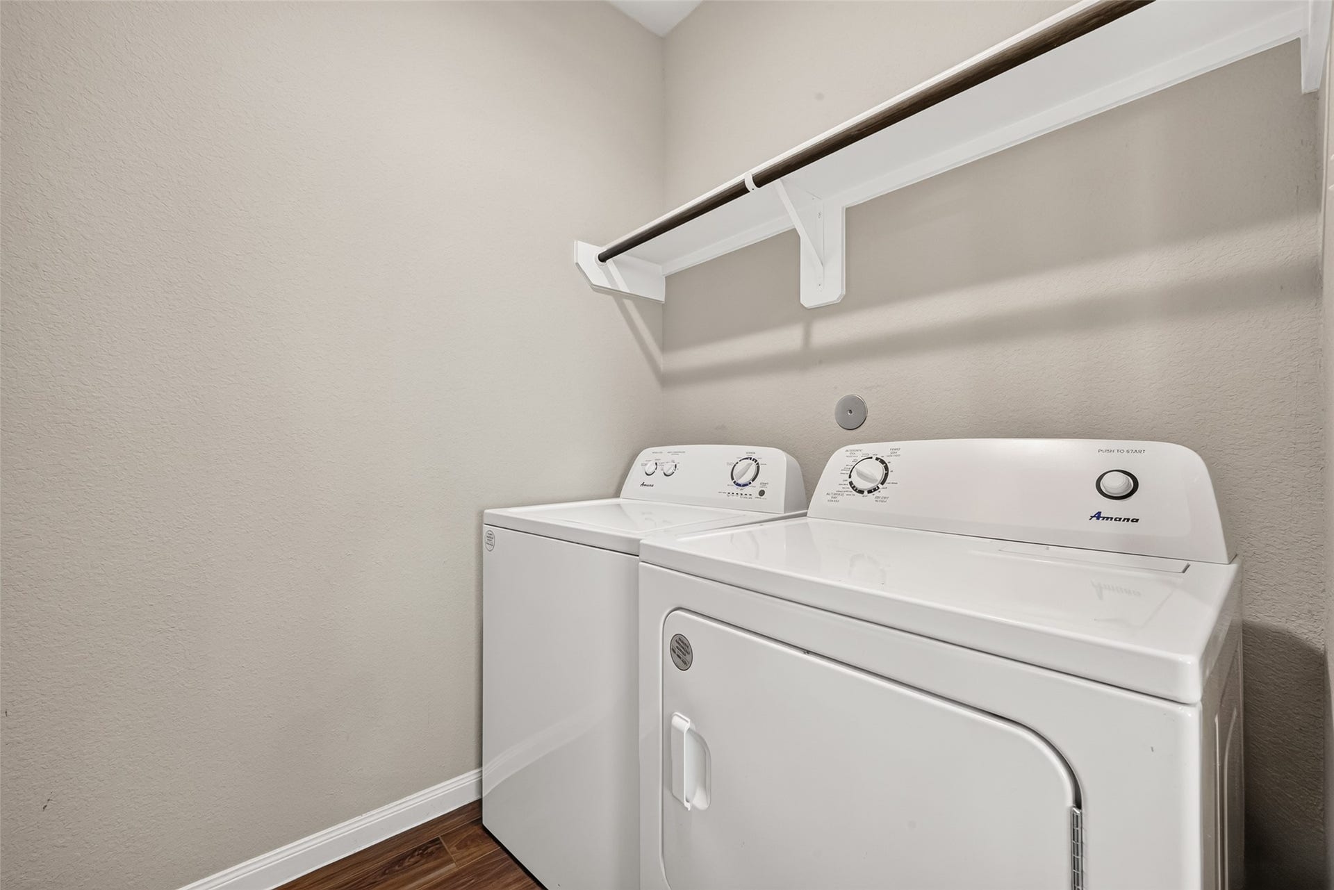 5342 Briana Dee Drive, Rosharon, TX 77583 Washer & dryer are included