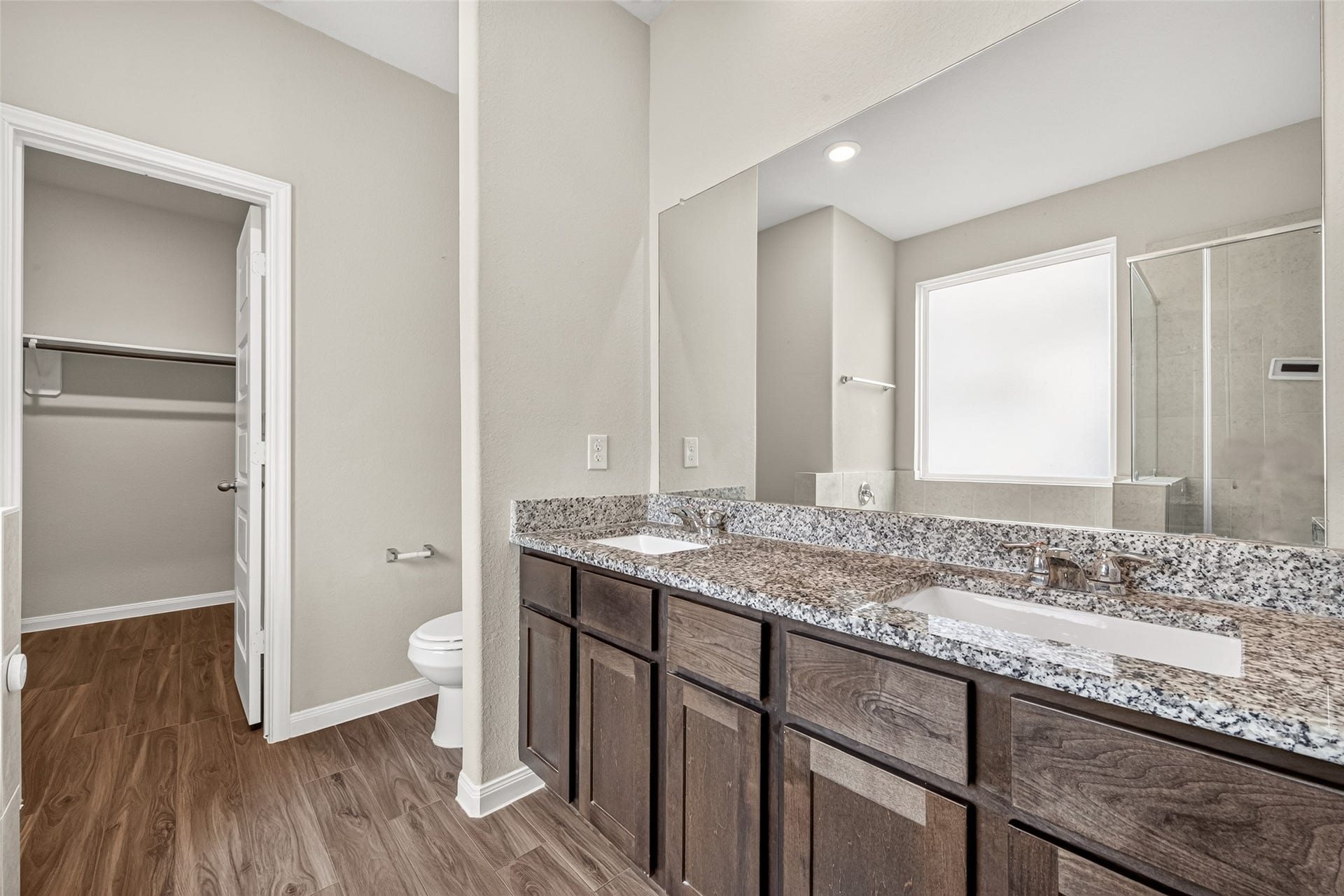 5342 Briana Dee Drive, Rosharon, TX 77583 Double Vanity