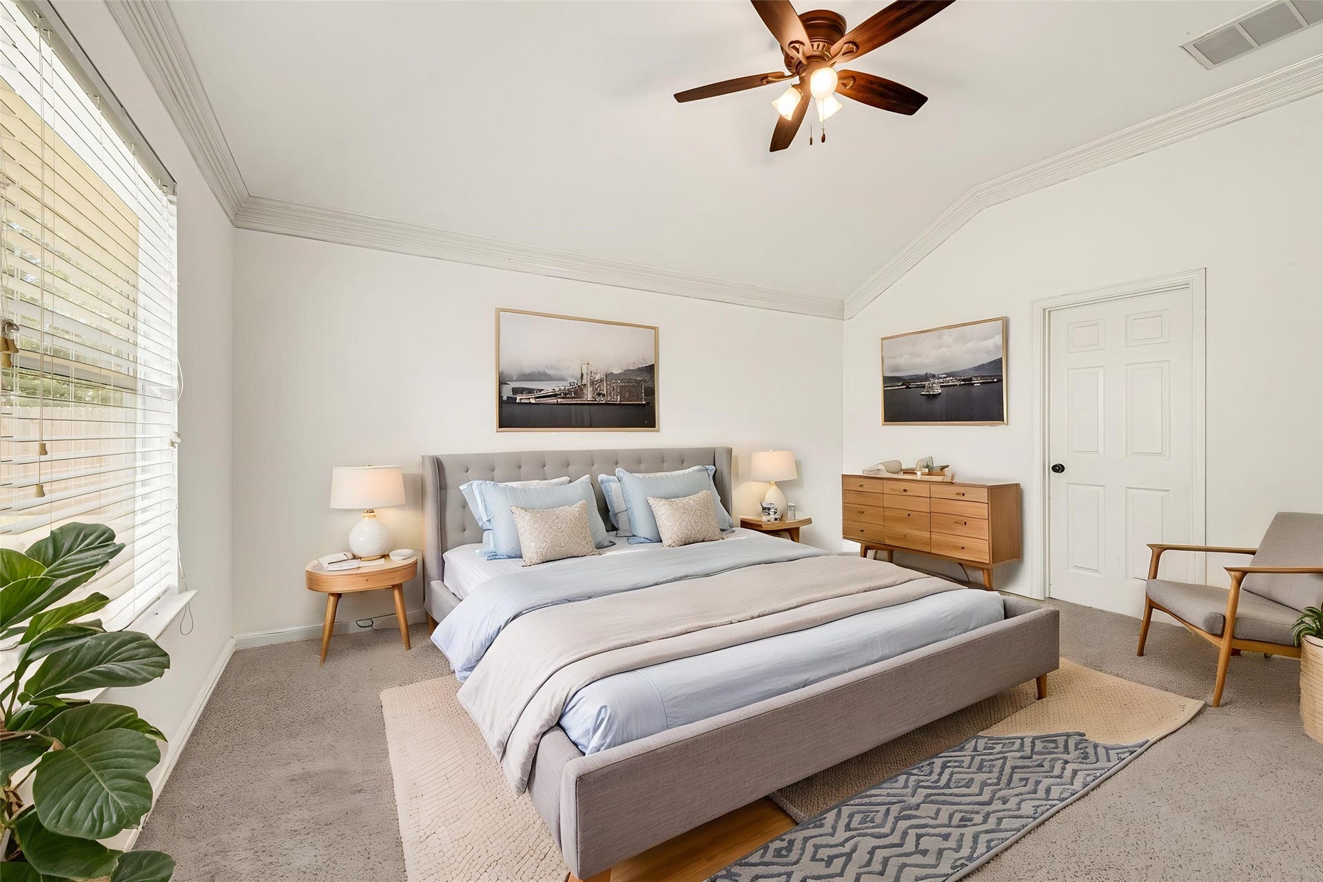 7102 Hollow Field Lane, Cypress, TX 77433 Virtually Staged: Generously sized primary suite boasting impressive vaulted ceilings, classic crown molding details, plush carpeting, and a cooling ceiling fan.