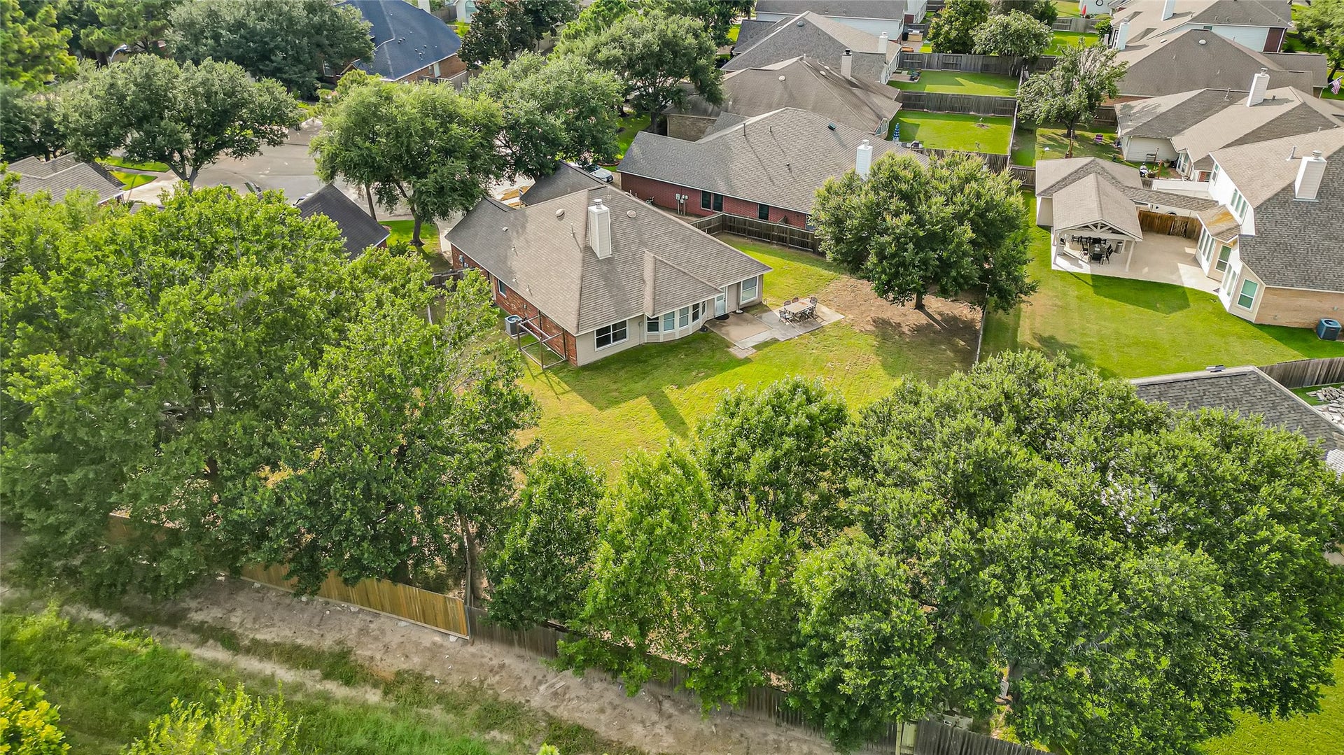 7102 Hollow Field Lane, Cypress, TX 77433 Privacy and Space