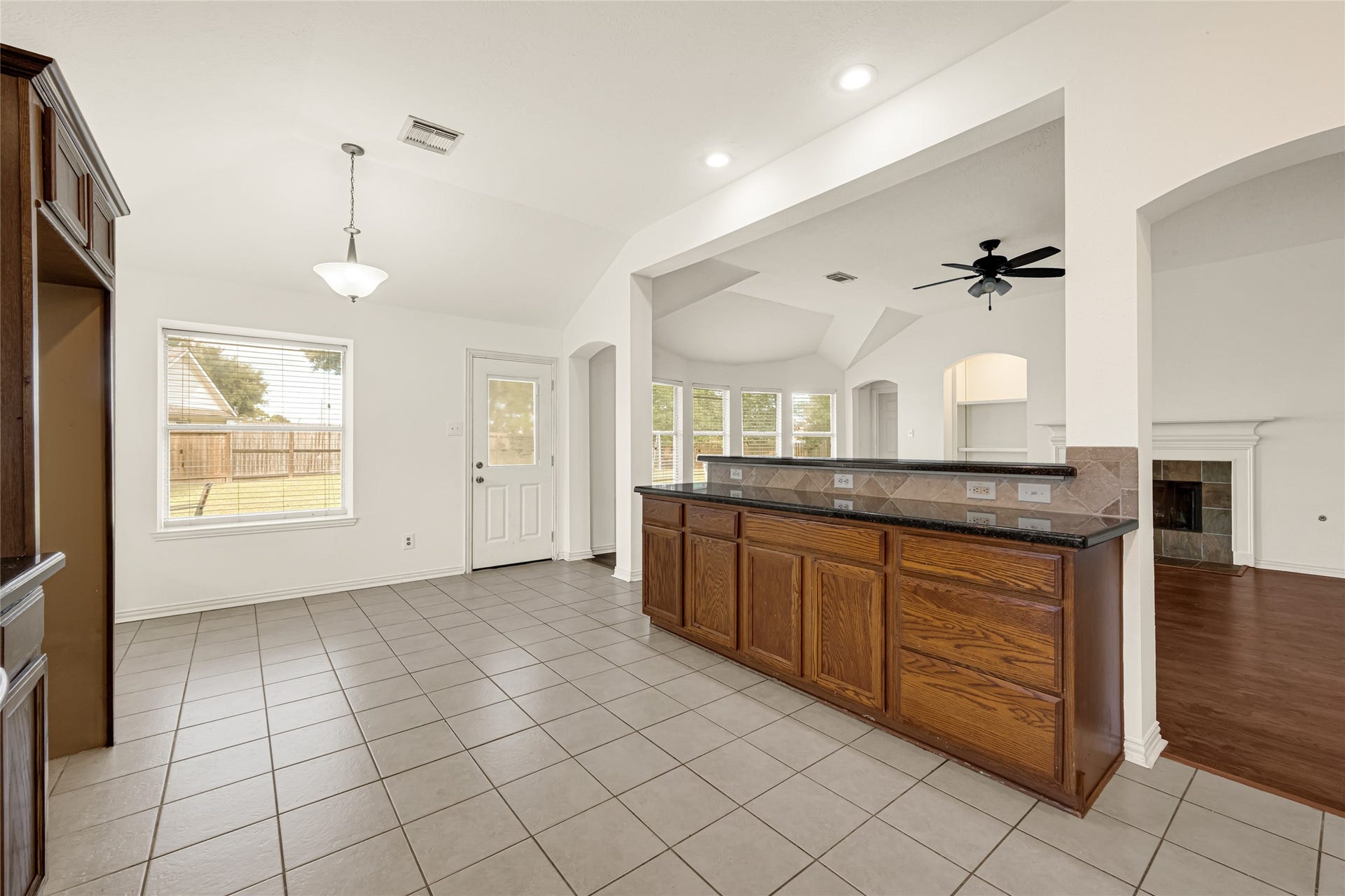7102 Hollow Field Lane, Cypress, TX 77433 Functional multi-tier breakfast bar overlooking the living room, creating a perfect setup for casual dining or entertaining guests while prepping meals.