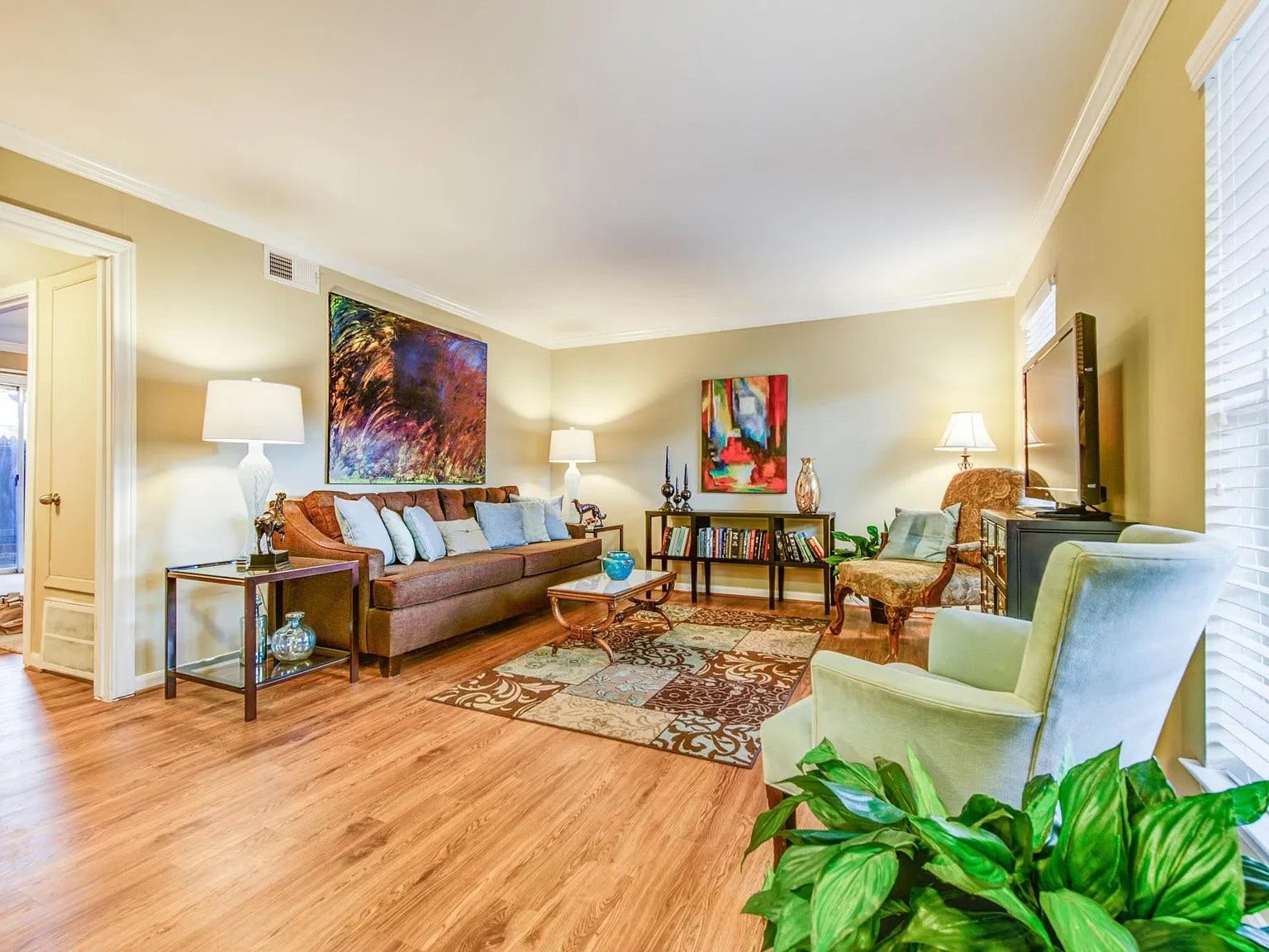 10220 Memorial Drive, #B89, Houston, TX 77024 VARIOUS UNITS SHOWN - LAYOUT MAY DIFFER - BE SURE TO WATCH THE VIRTUAL TOUR LINK ATTACHED TO THE LISTING