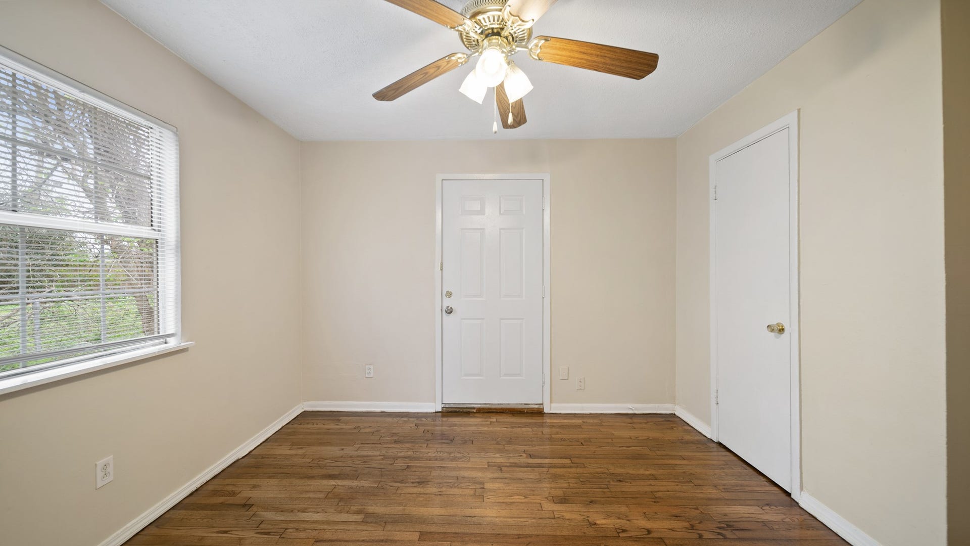 2426 Estate Drive, Deer Park, TX 77536 2426 Estate Drive, Deer Park, TX 77536