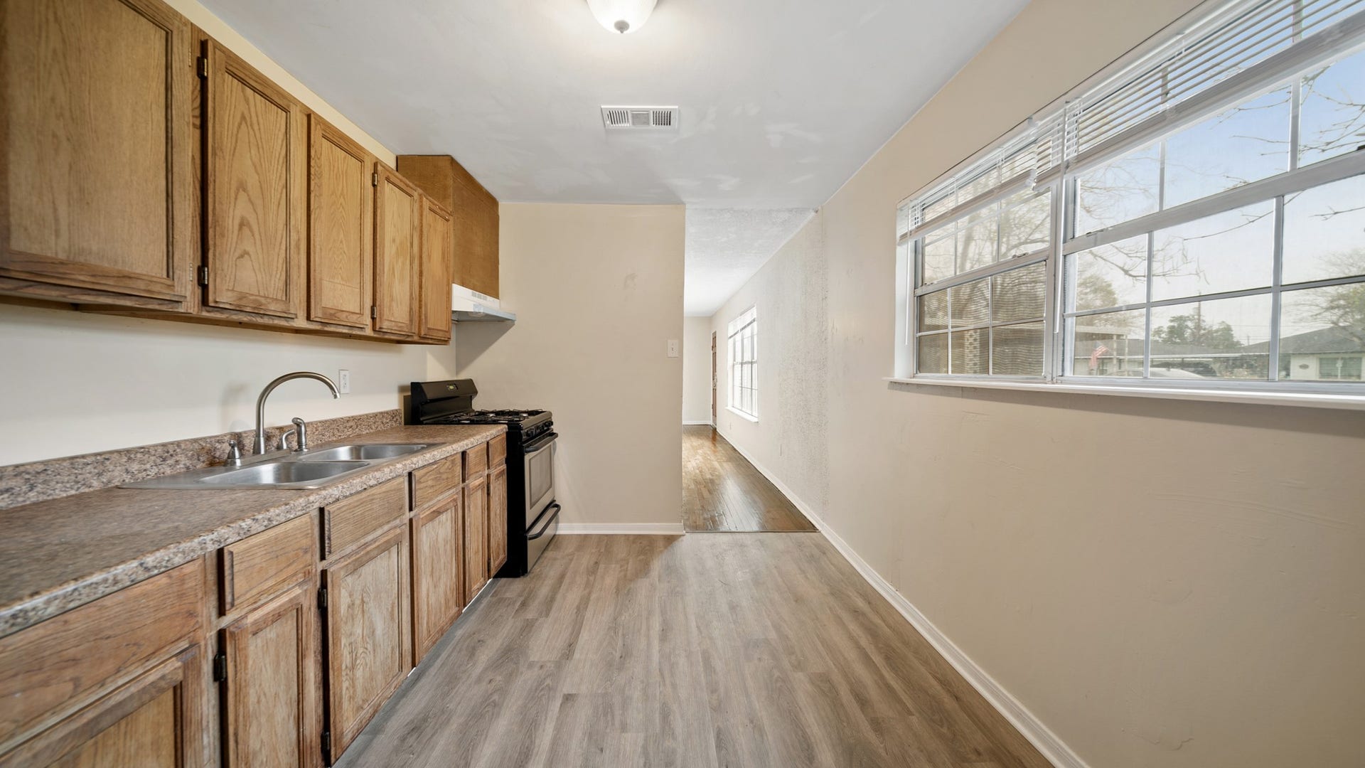 2426 Estate Drive, Deer Park, TX 77536 2426 Estate Drive, Deer Park, TX 77536