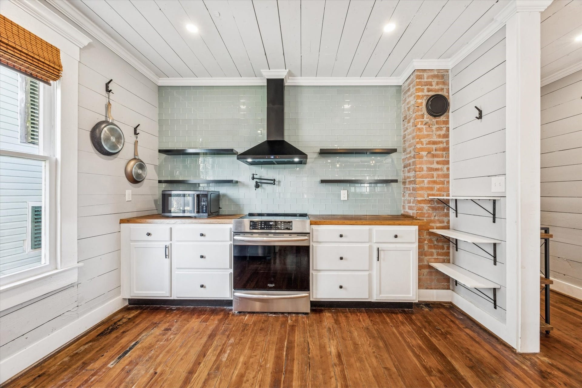 2520 Ave L, Galveston, TX 77550 2520 Ave L, Galveston, TX 77550