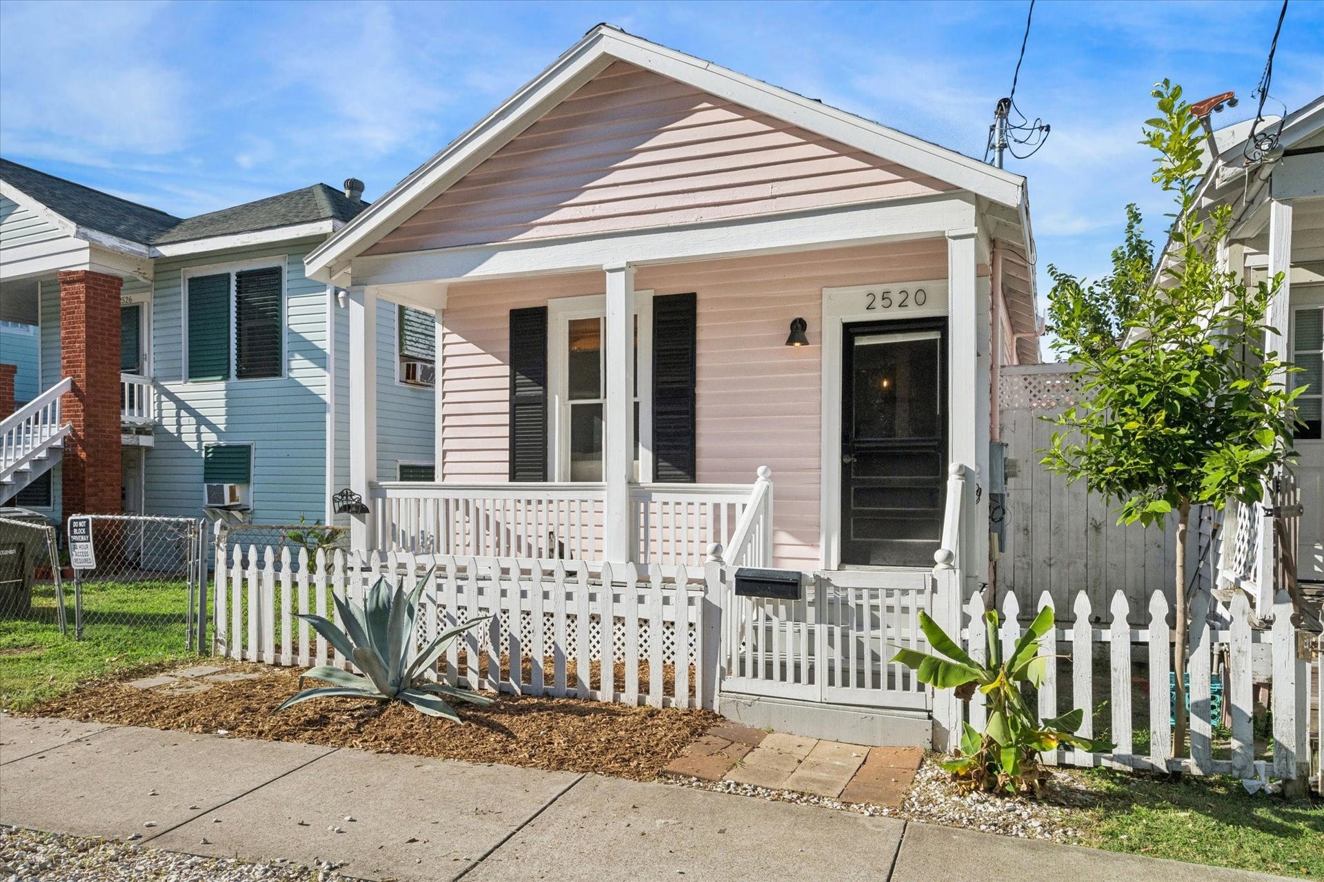 2520 Ave L, Galveston, TX 77550 2520 Ave L, Galveston, TX 77550