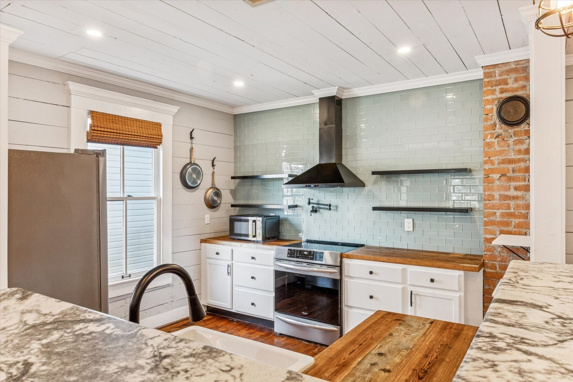 2520 Ave L, Galveston, TX 77550 2520 Ave L, Galveston, TX 77550