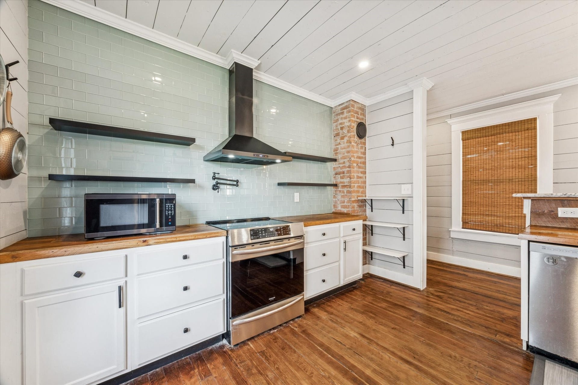 2520 Ave L, Galveston, TX 77550 2520 Ave L, Galveston, TX 77550