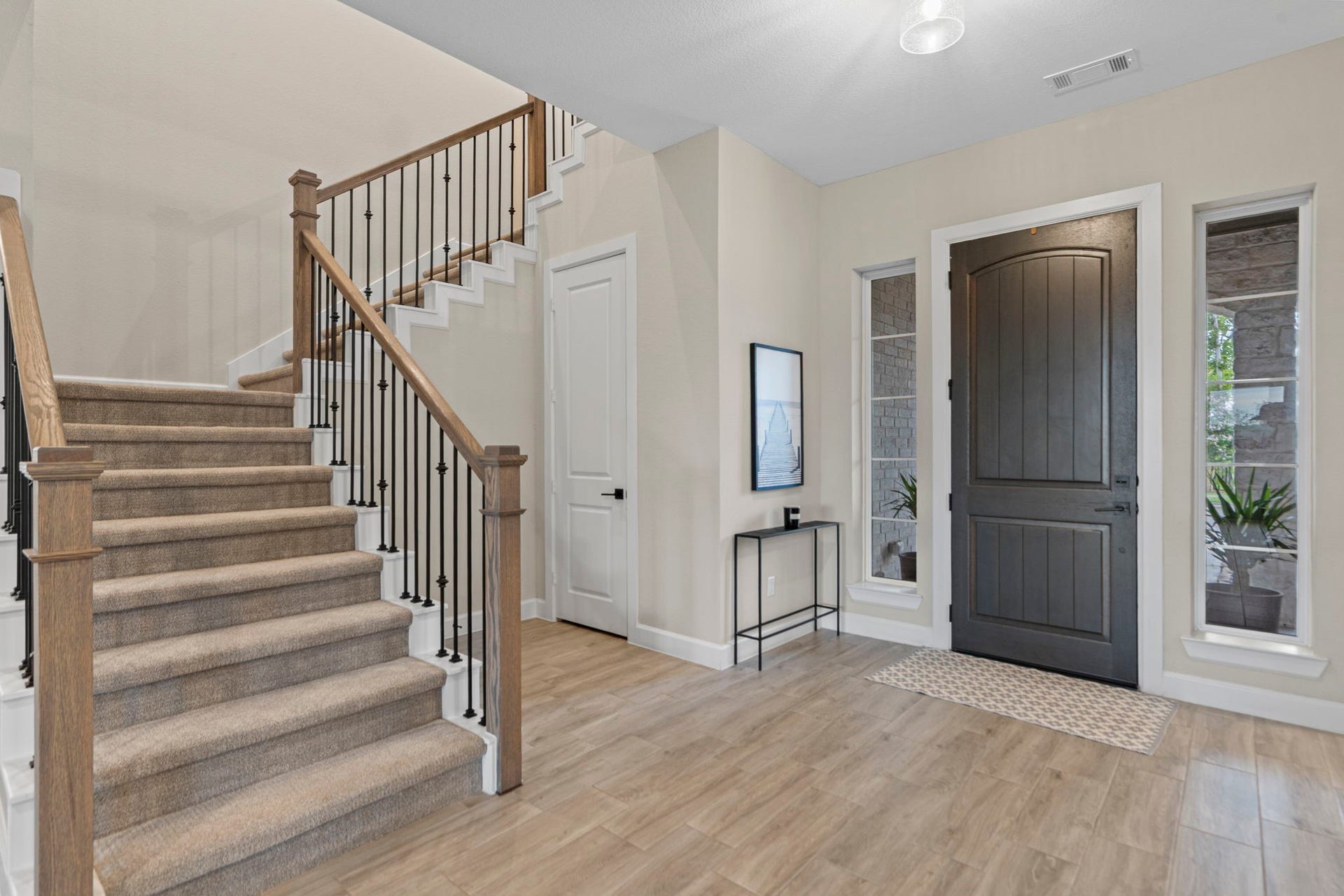1806 Sienna Grove Drive, Missouri City, TX 77459 Entry upon walking into the home.