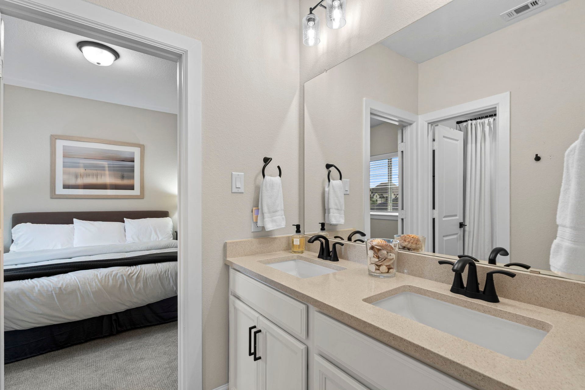 1806 Sienna Grove Drive, Missouri City, TX 77459 Jack and Jull full bathroom.
