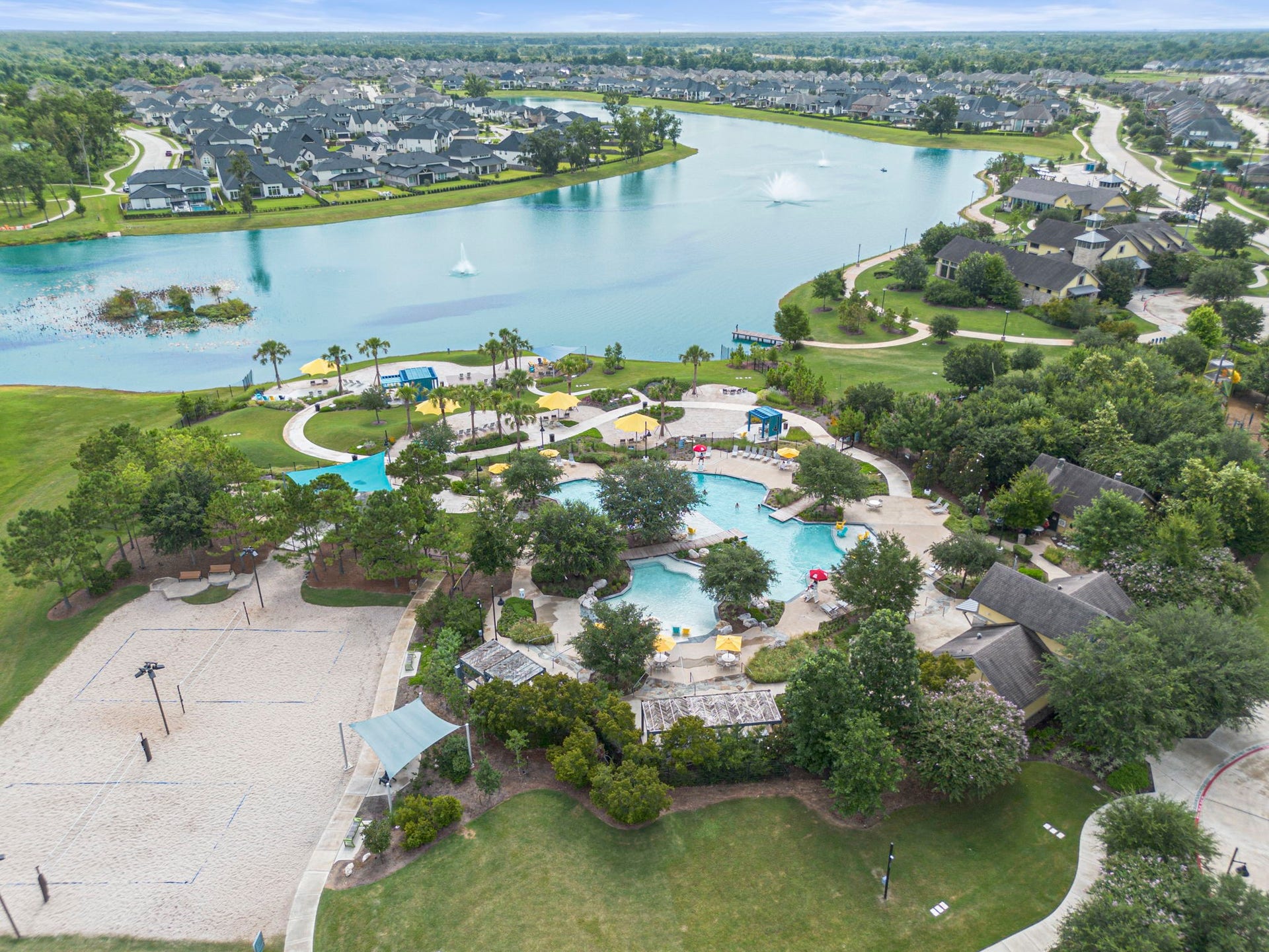 1806 Sienna Grove Drive, Missouri City, TX 77459 Community features access to pools, tennis courts, basketball courts, volleyball courts, parks, trails, sitting areas, and much more!