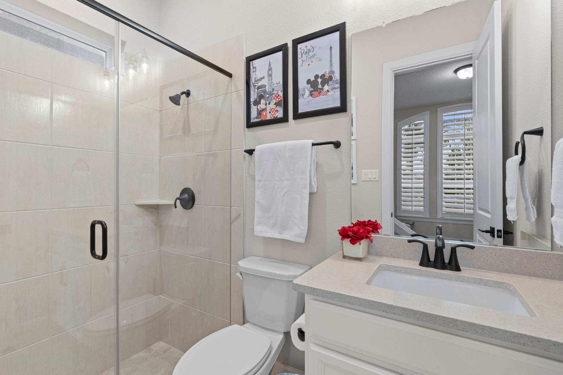 1806 Sienna Grove Drive, Missouri City, TX 77459 Bathroom connected to the secondary bathroom.