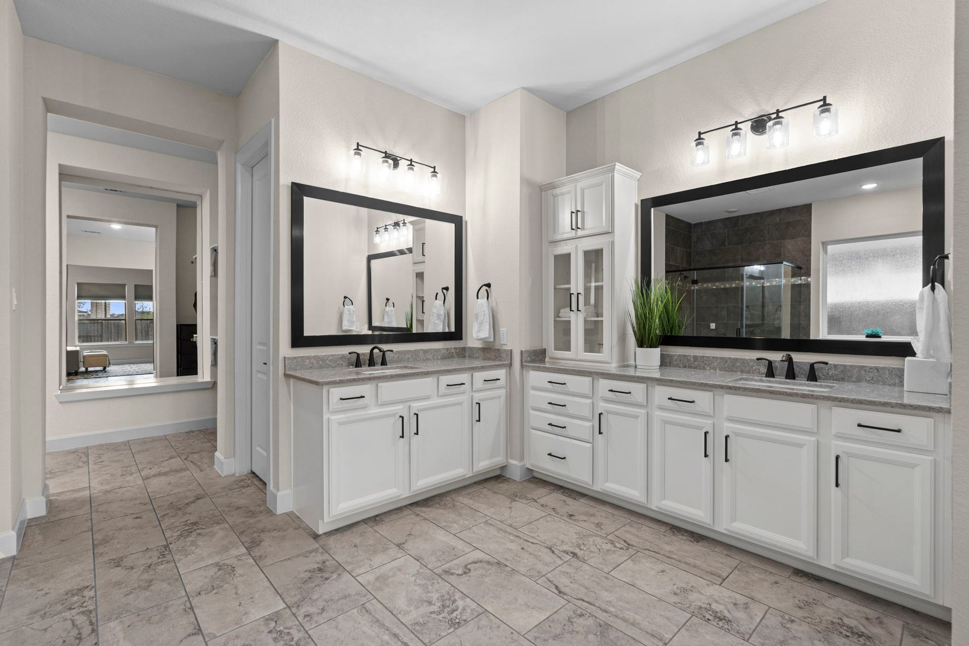 1806 Sienna Grove Drive, Missouri City, TX 77459 Double vanities and a large walk-in closet!