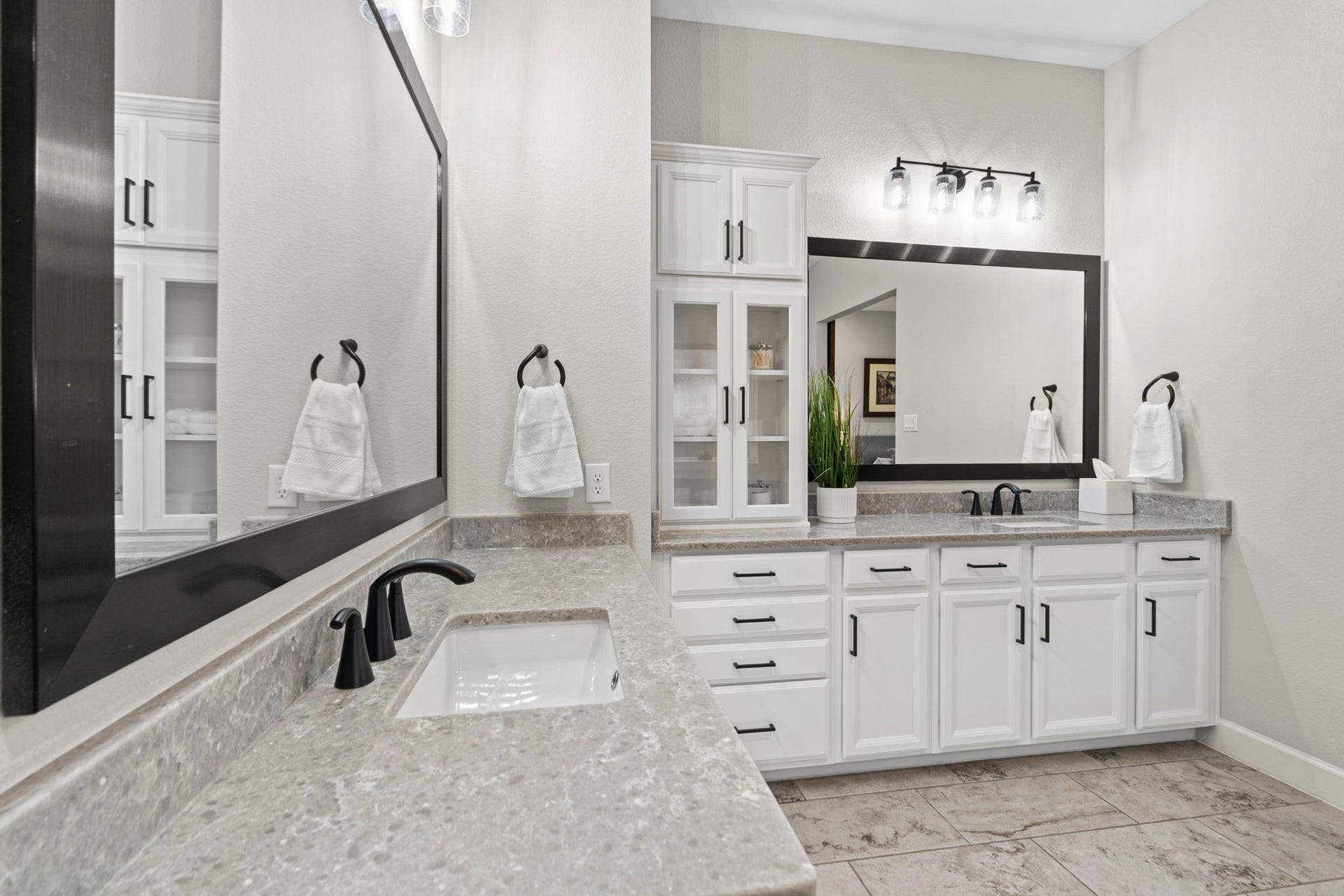 1806 Sienna Grove Drive, Missouri City, TX 77459 Double vanities!