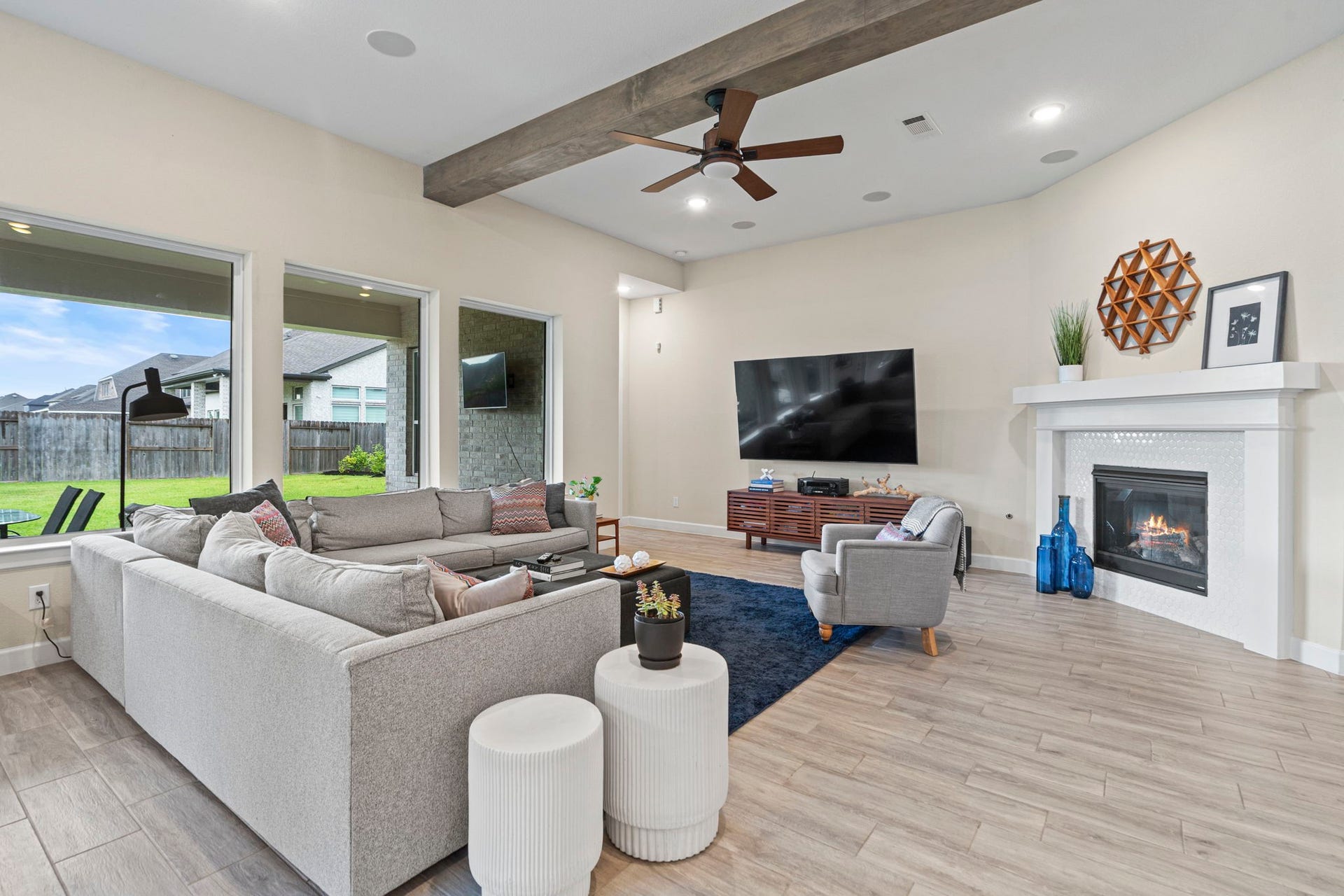 1806 Sienna Grove Drive, Missouri City, TX 77459 Living room flows seamlessly off the kitchen and dining room for an open concept -perfect for entertaining!