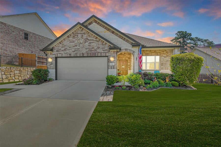 Property photo for 954 Golden Willow Lane, Conroe, TX