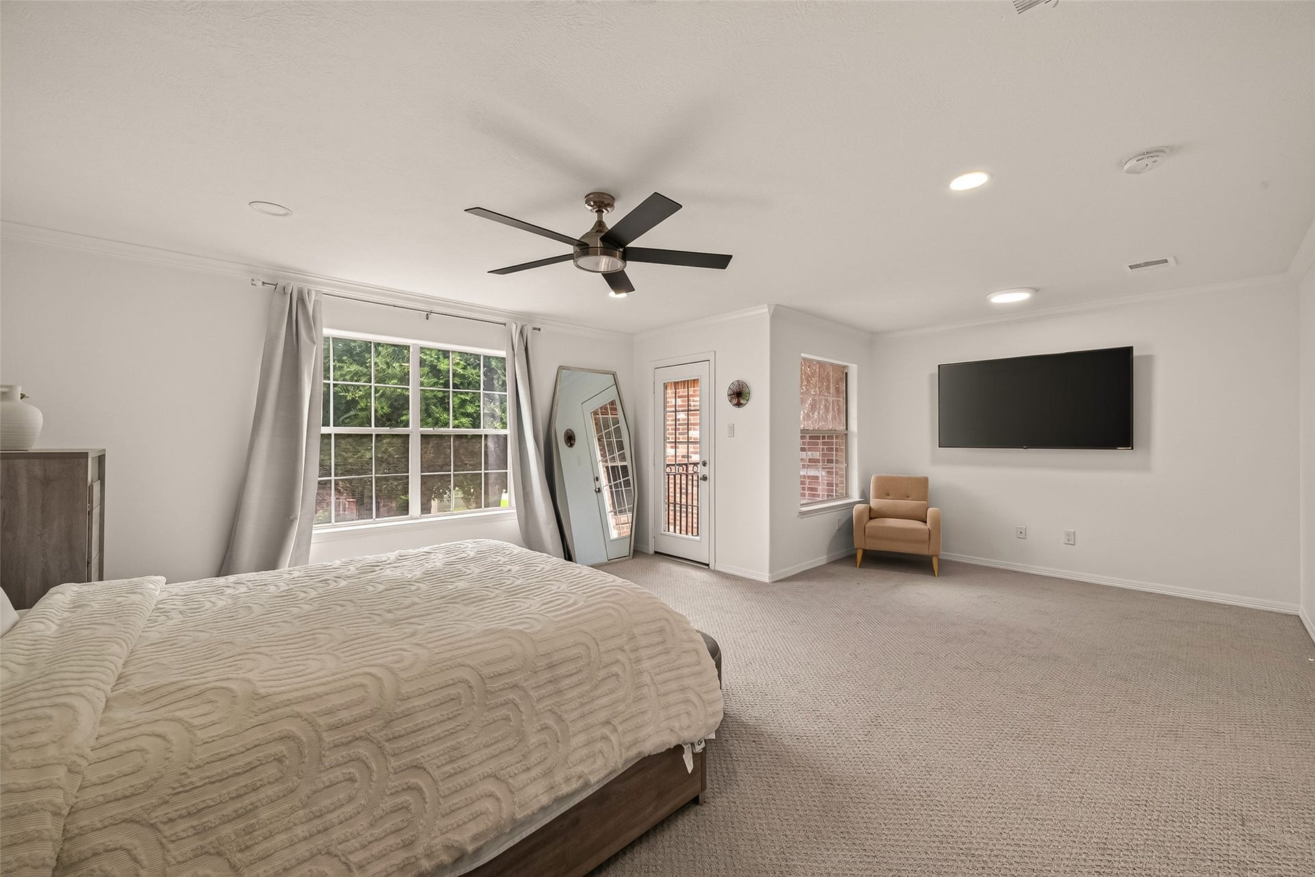 2865 Westhollow Drive, #43, Houston, TX 77082 Soft light pours into this spacious master bedroom, creating a warm and calming atmosphere.