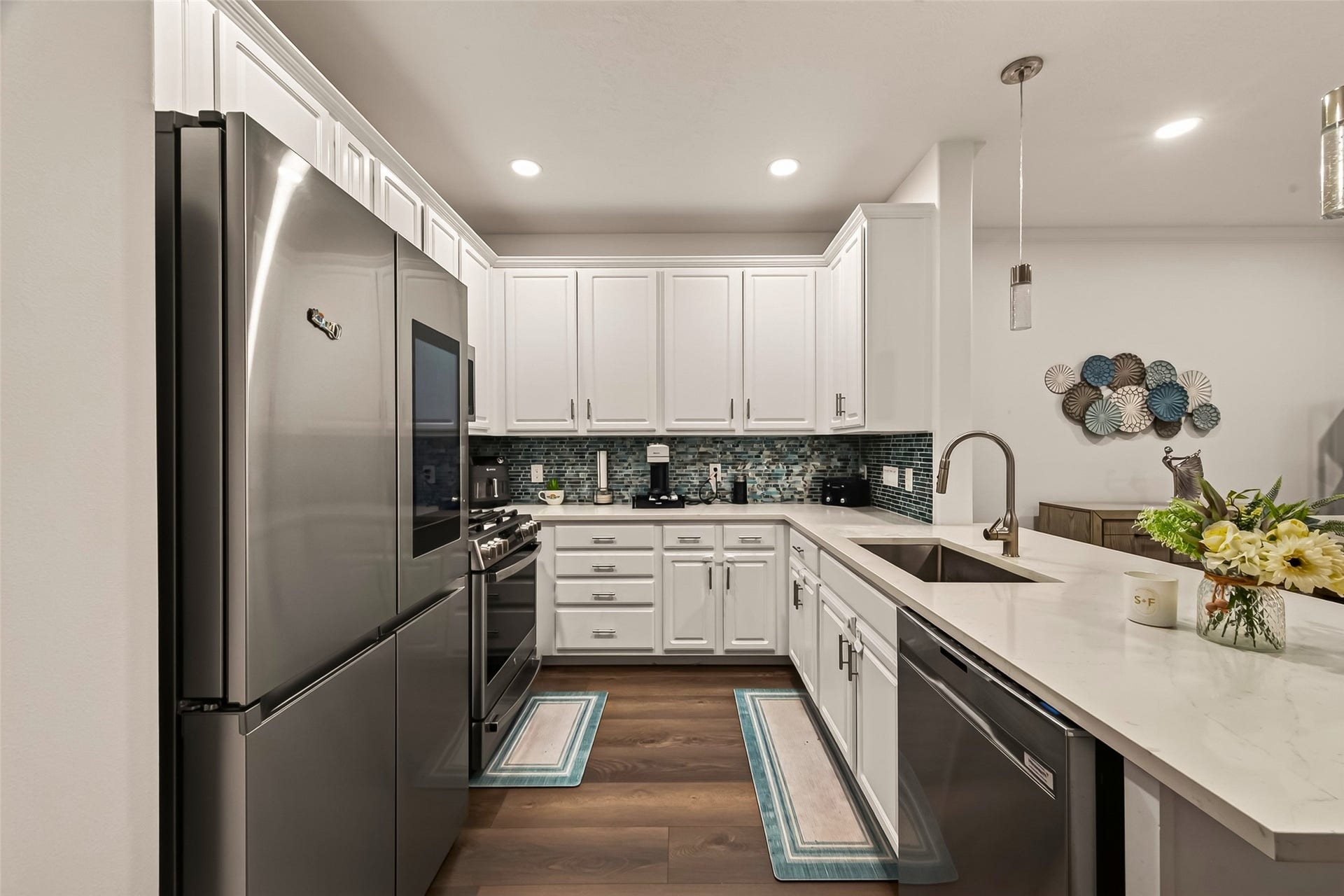 2865 Westhollow Drive, #43, Houston, TX 77082 Sleek stainless steel appliances and abundant counter space make cooking an absolute joy.