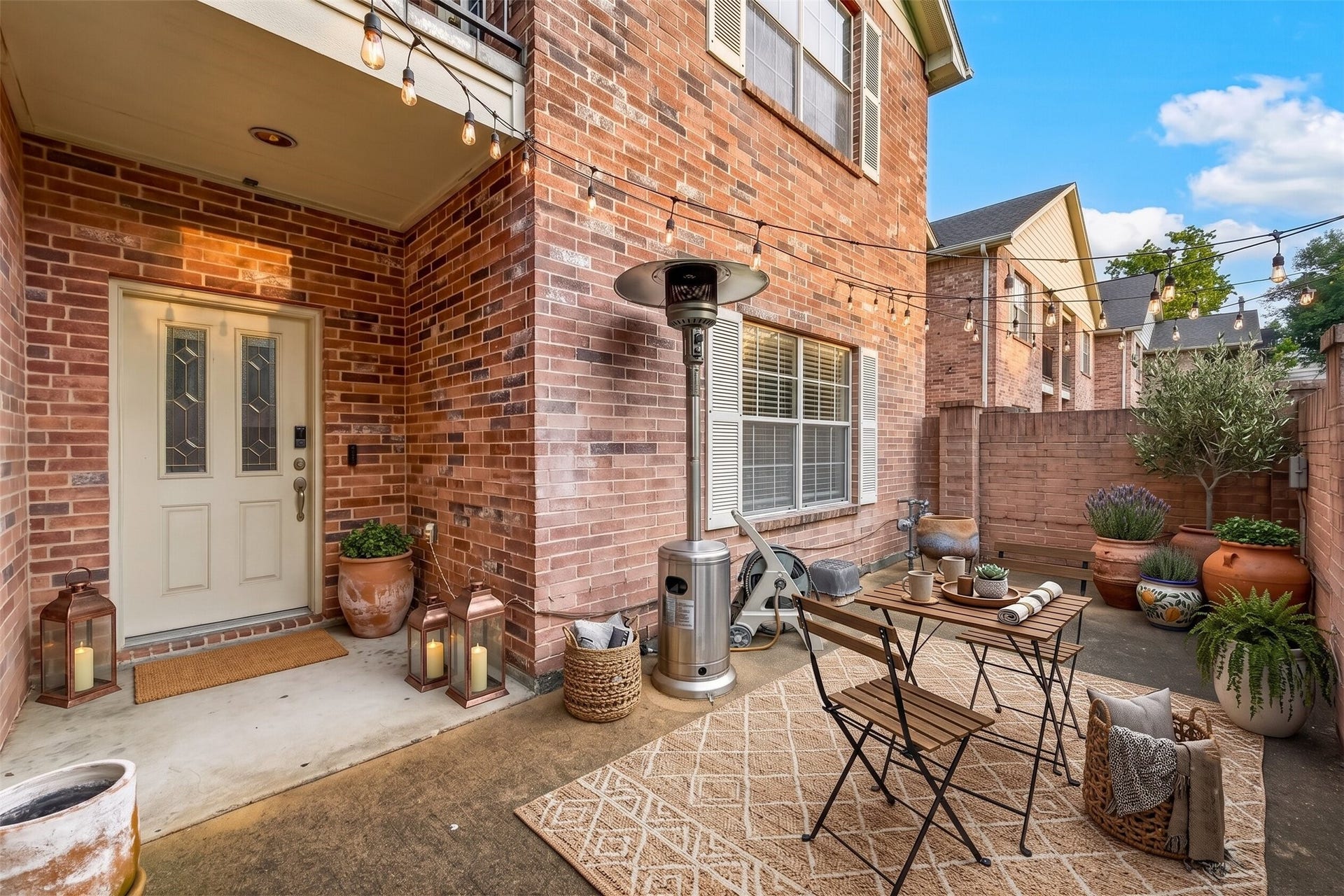 2865 Westhollow Drive, #43, Houston, TX 77082 Your private outdoor oasis, strung with bistro lights for unforgettable evening dinners under the stars.
*Virtually staged photos are included in this listing to help illustrate the intended use and
potential of the spaces.