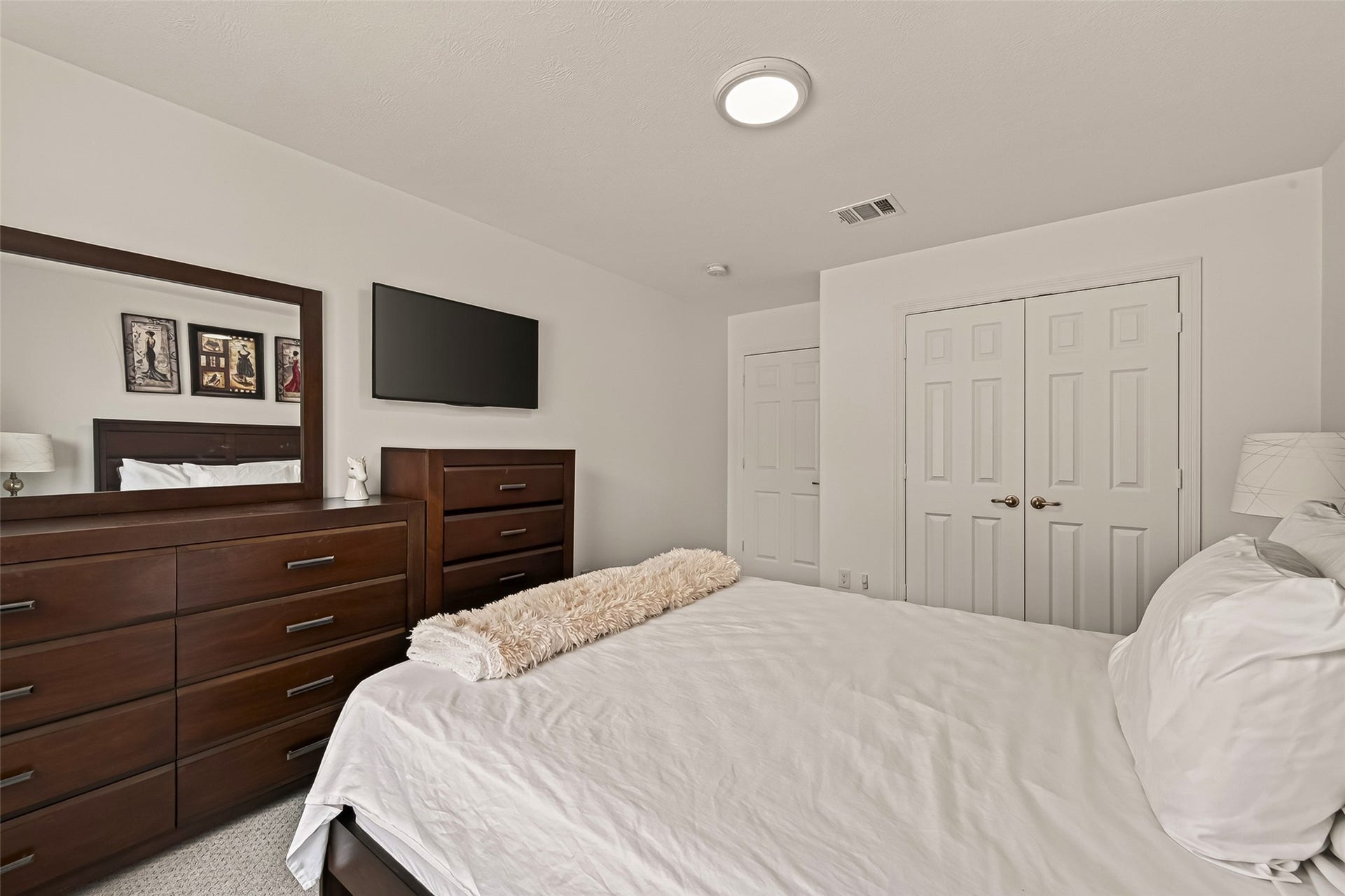 2865 Westhollow Drive, #43, Houston, TX 77082 Generous proportions and wonderful natural light make this room feel spacious and inviting.
