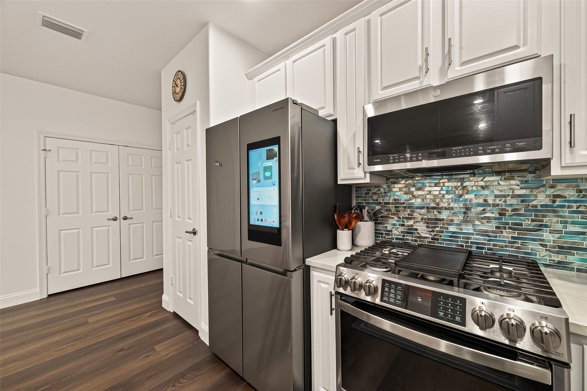 2865 Westhollow Drive, #43, Houston, TX 77082 Smart design meets luxury finishes, every detail tailored for modern, effortless living.