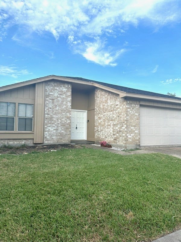 16022 Vista Del Mar Drive, Houston, TX 77083 Front Yard