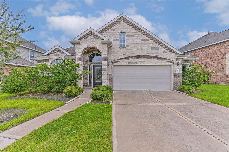 Property photo for 77 Indian Wells Drive, Manvel, TX