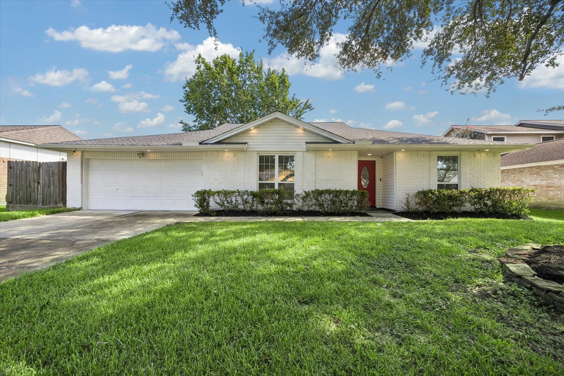 608 Tanglewood Drive, Friendswood, TX 77546 Front exterior